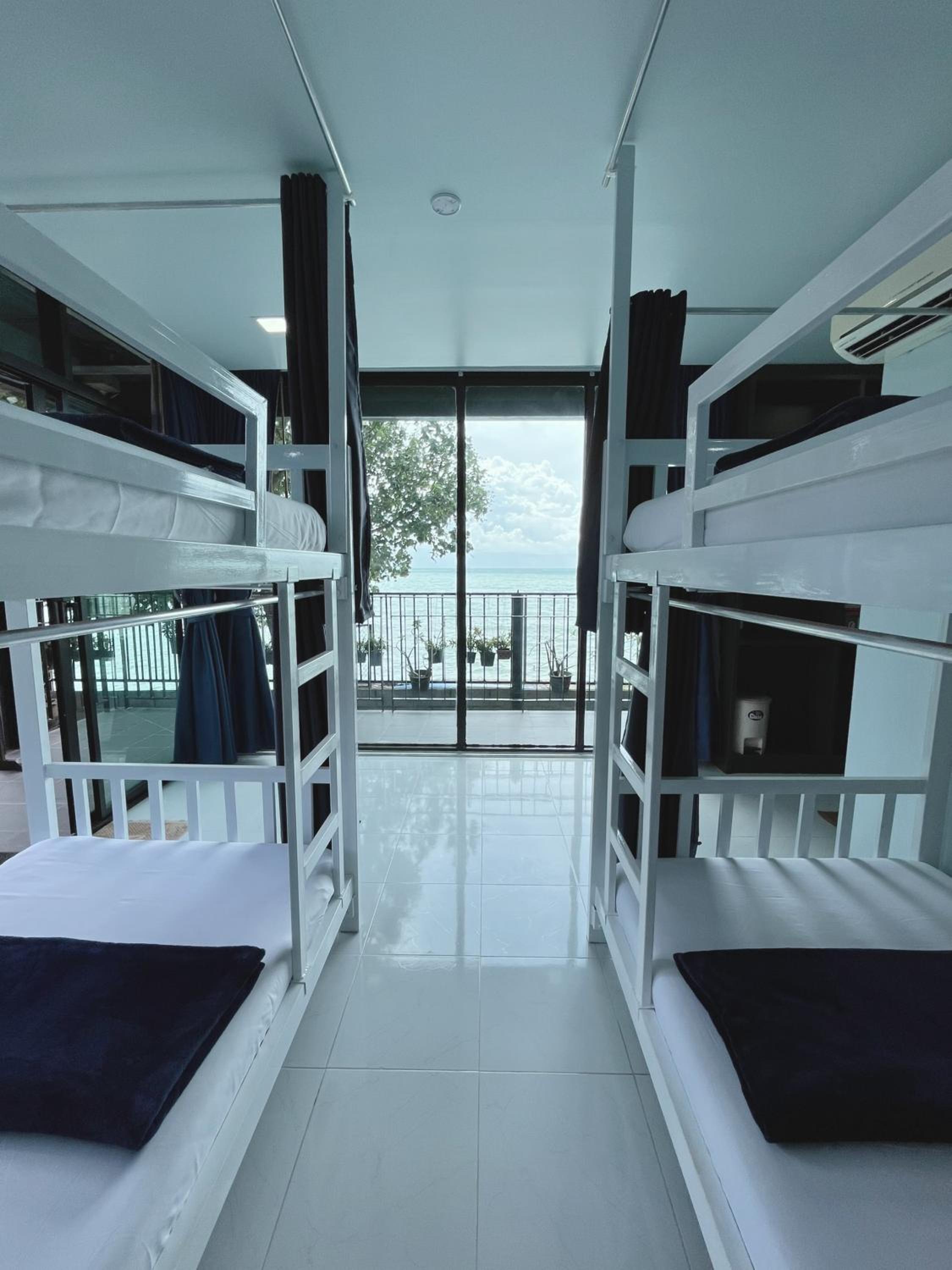 Bed In 4-Bed Mixed Dormitory Room With Sea View photo 1