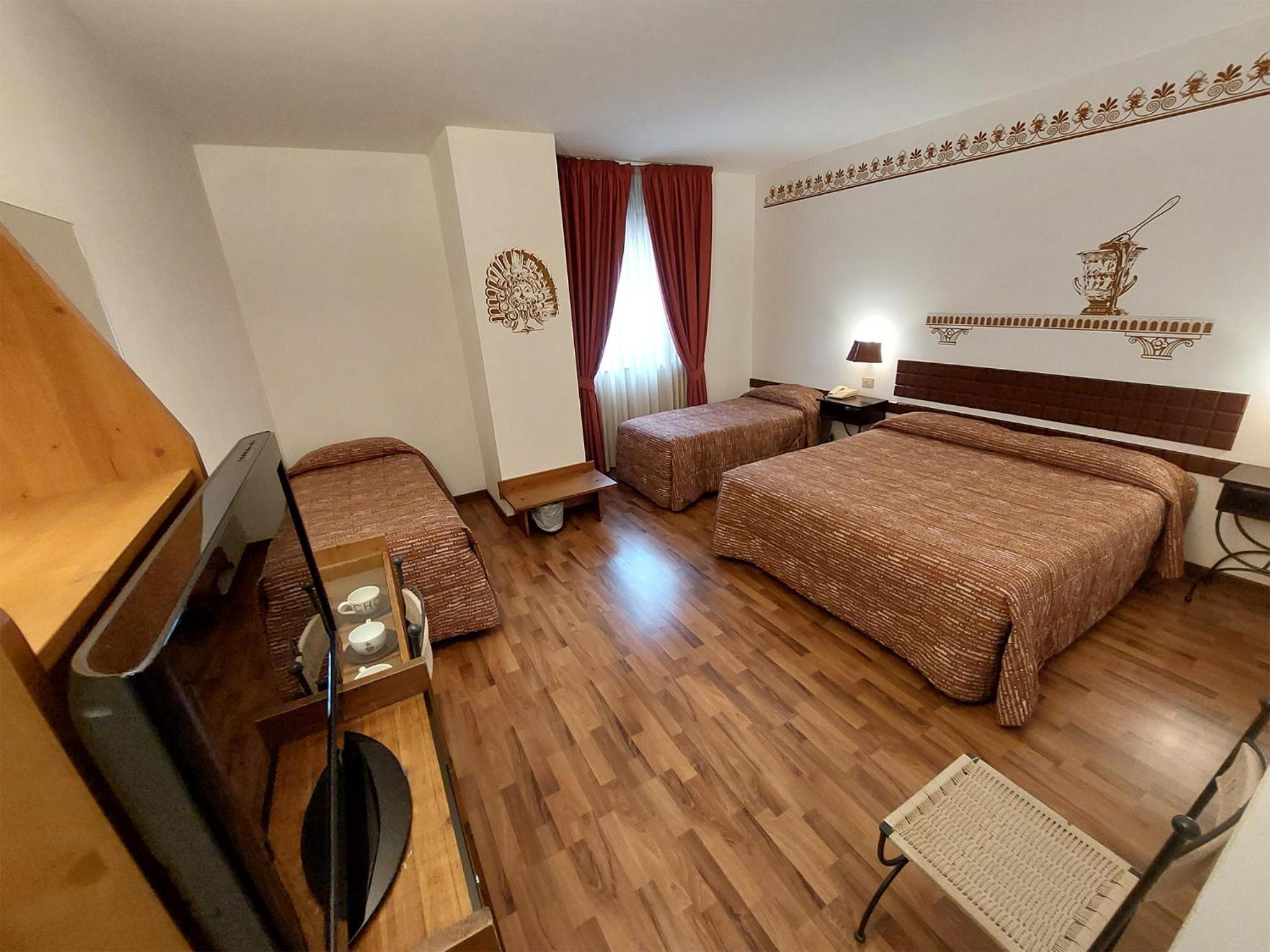 Quadruple Room - Photo 1