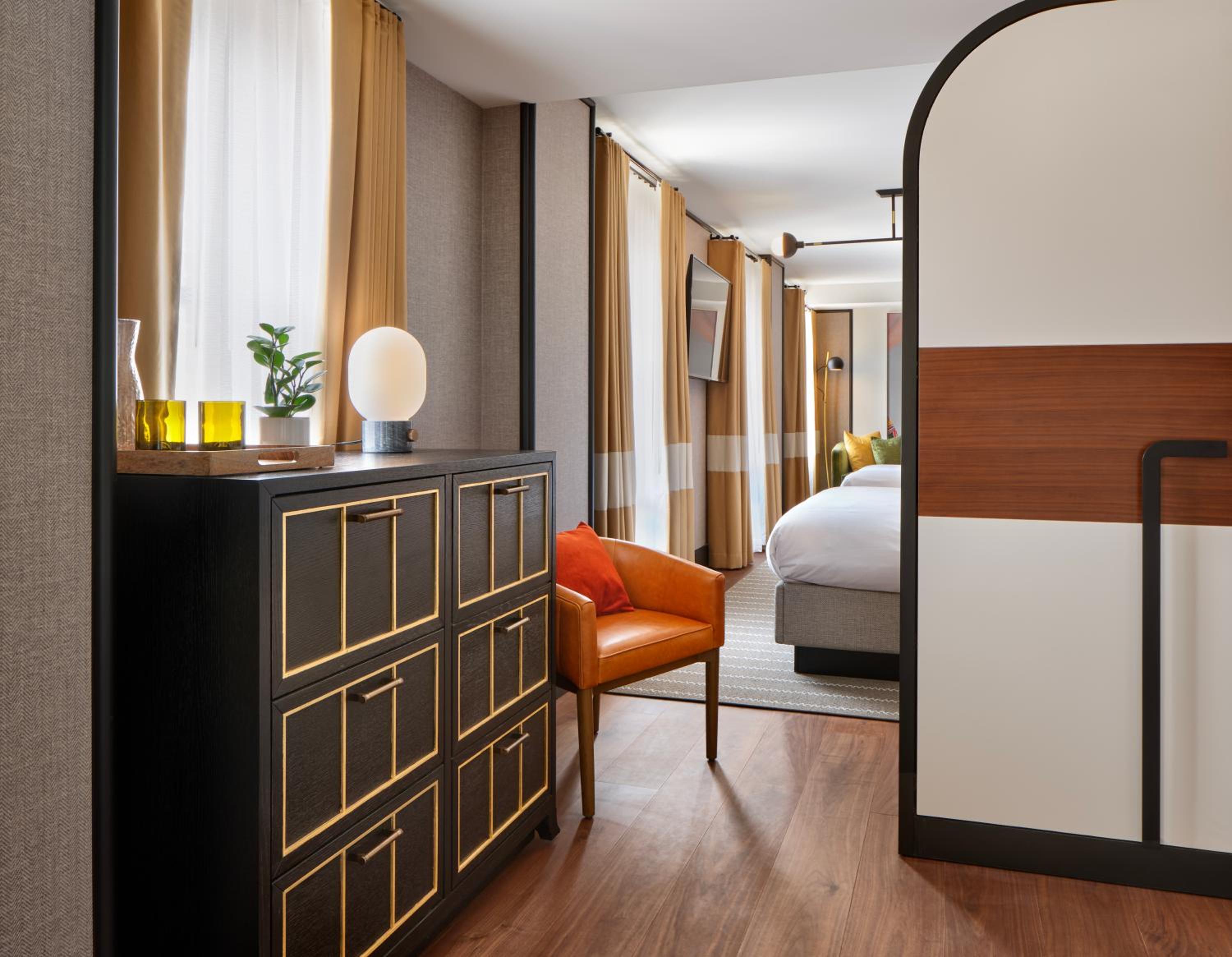 Luxury Queen Room - Photo 3