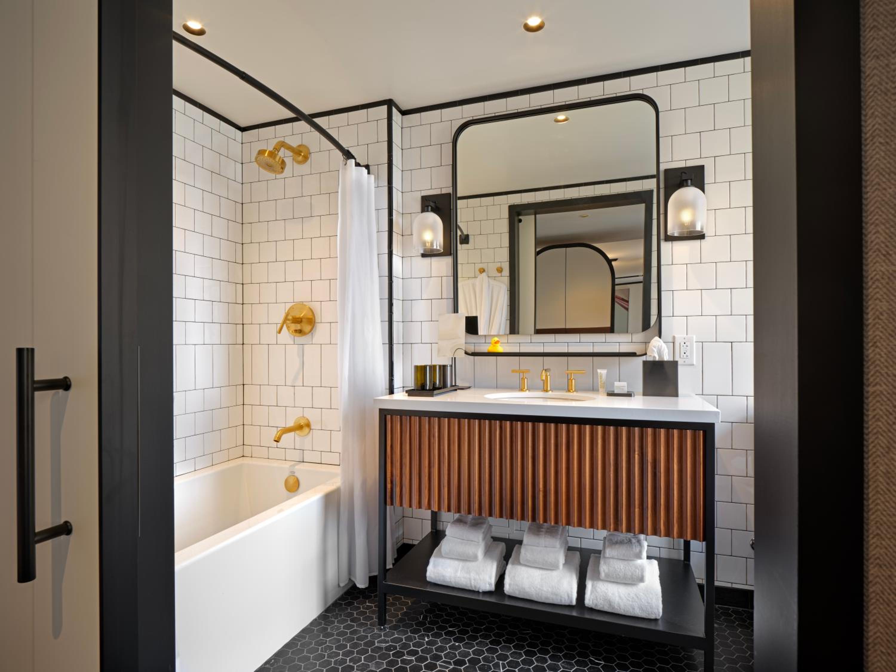 Luxury Queen Room - Photo 2