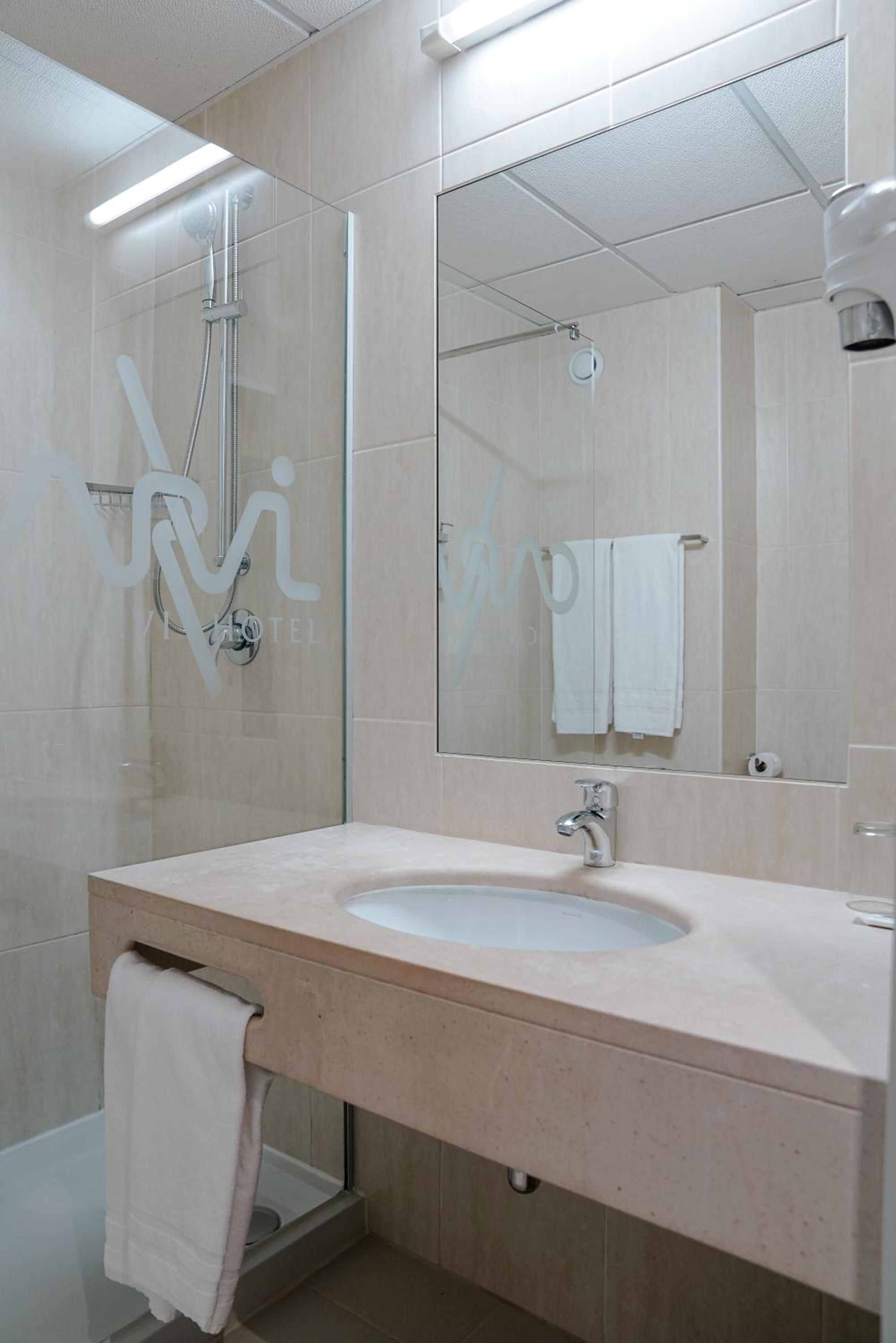 Standard Double Room - Photo 6