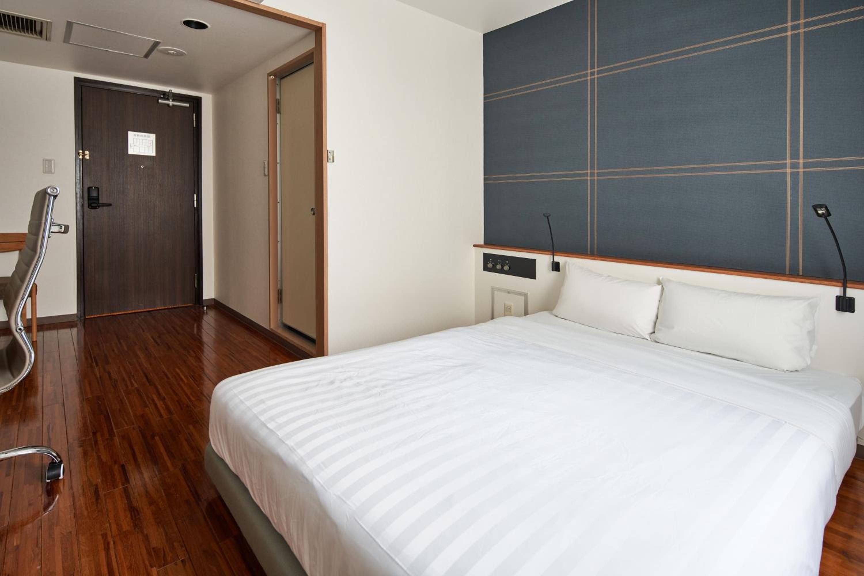 Double Room - Smoking - No Cleaning for Consecutive Night Stays photo 3