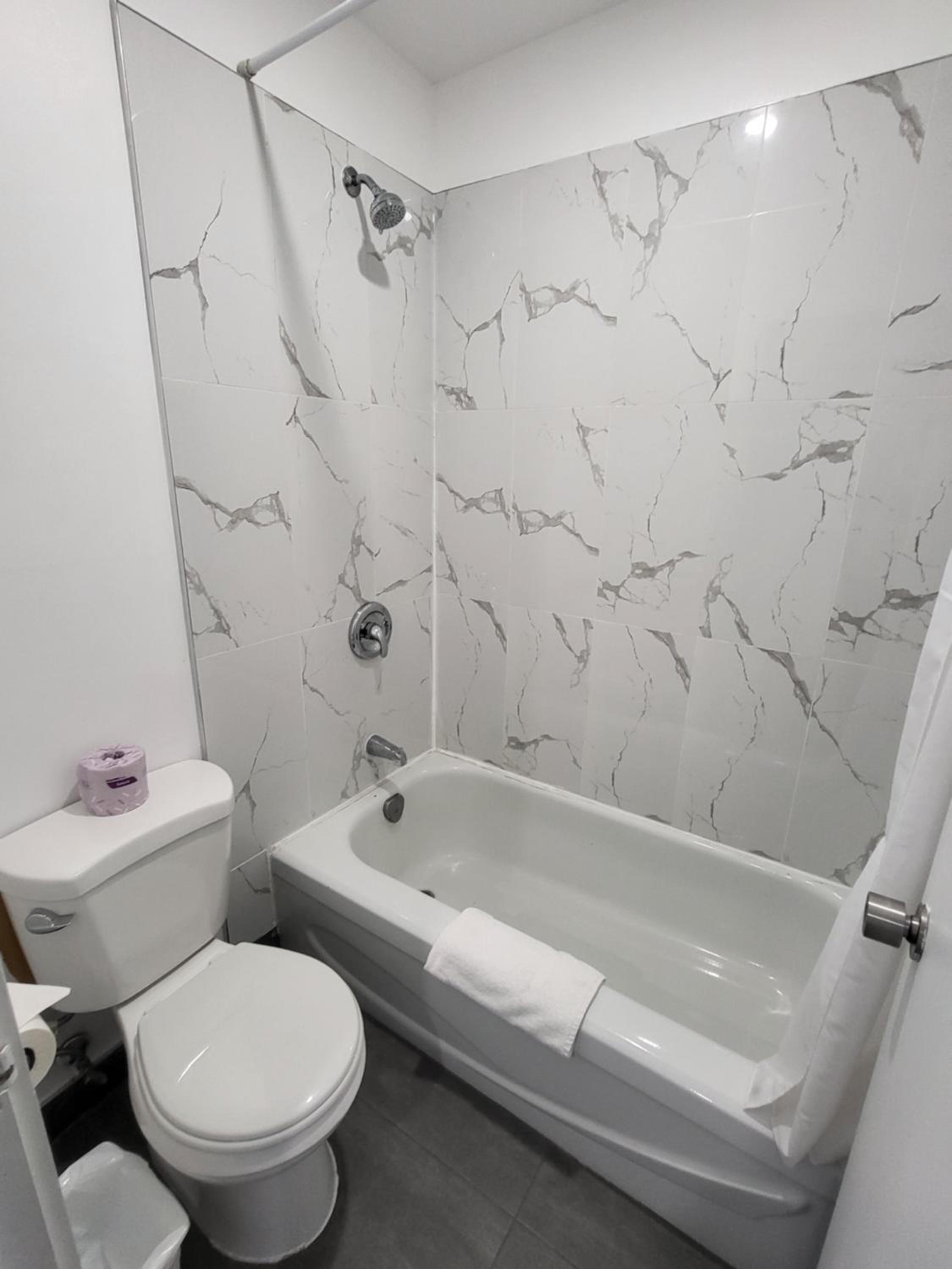 Economy Double Room - Photo 4