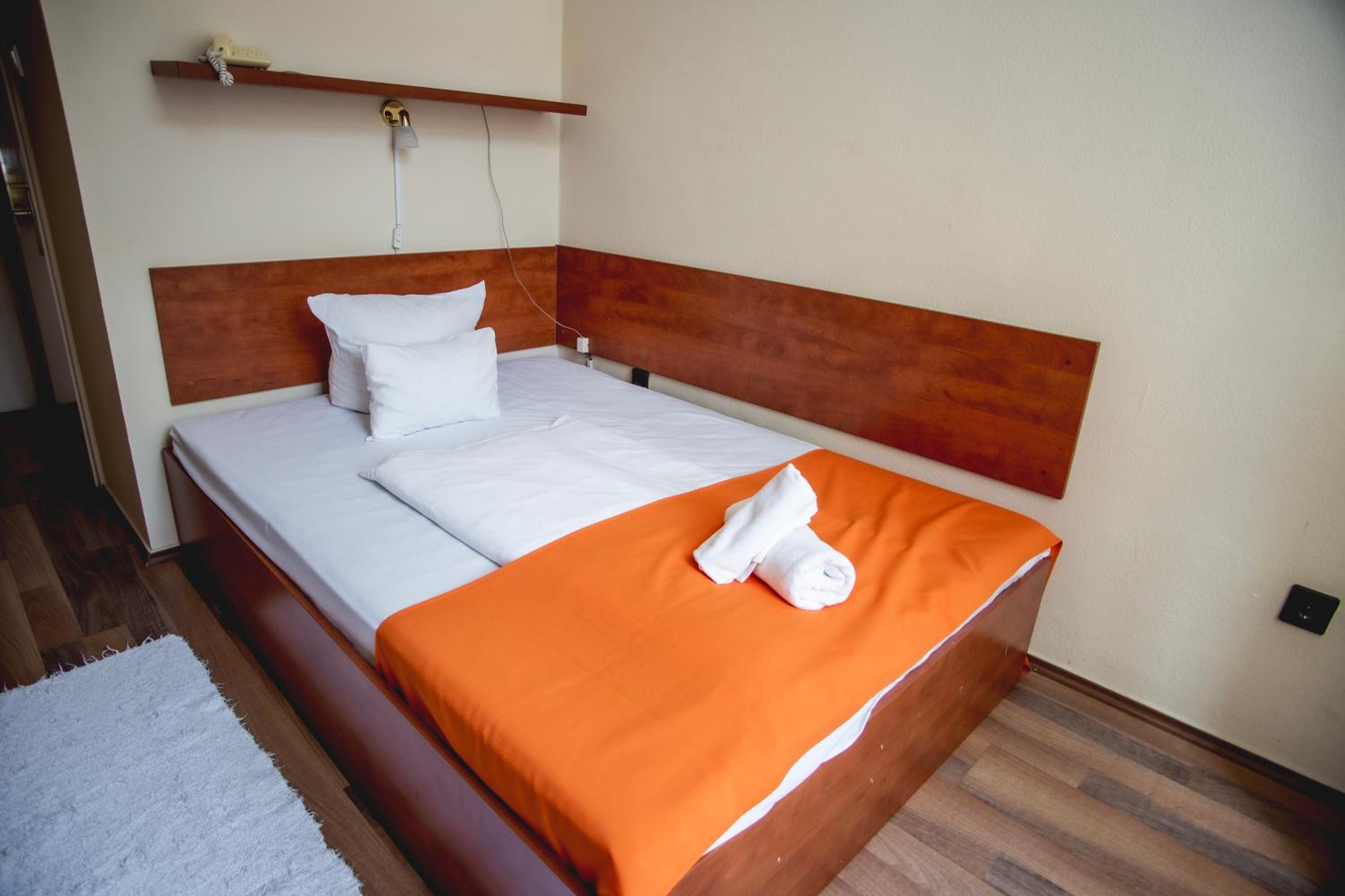 Standard Double Room - Photo 4