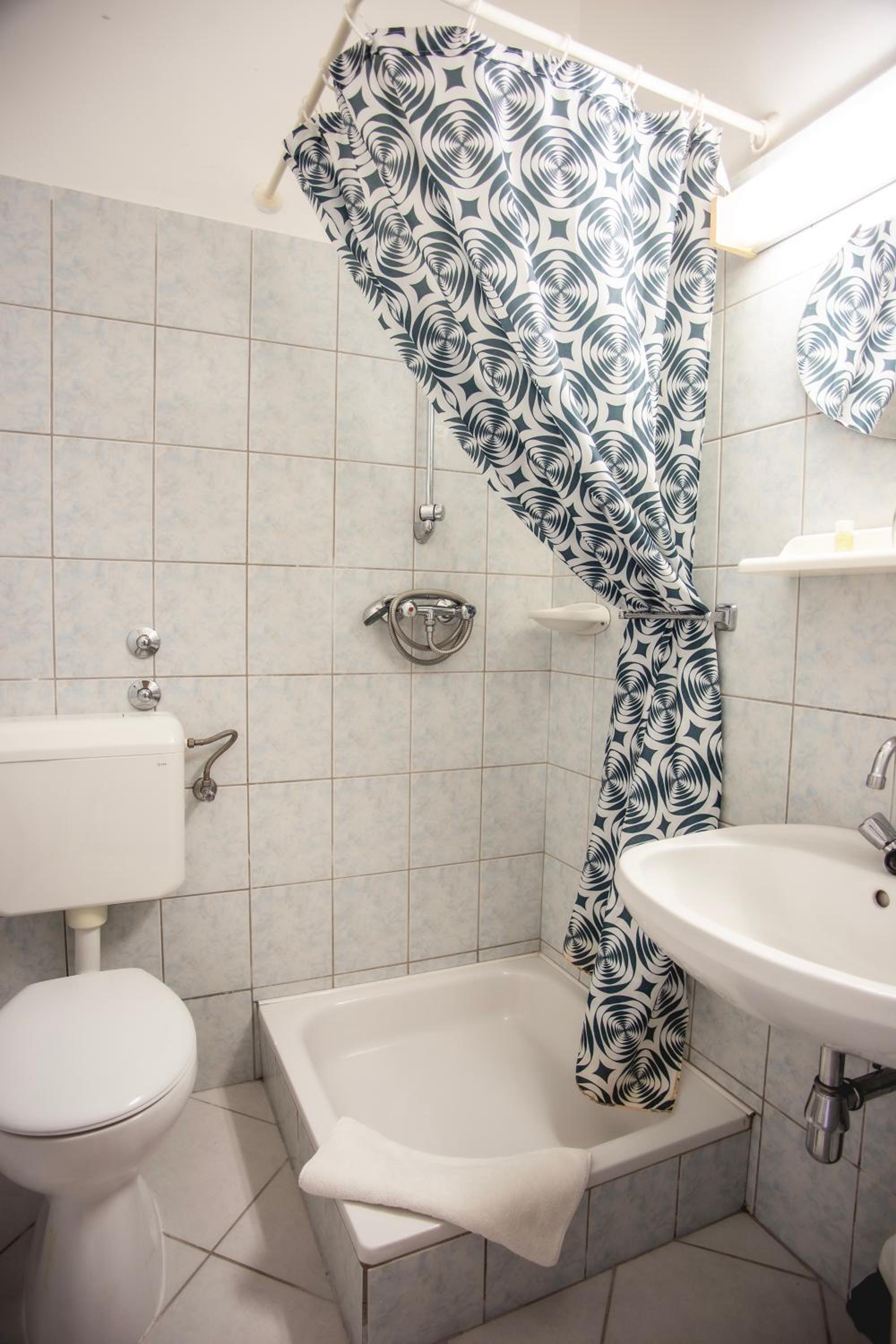 Standard Double Room - Photo 6