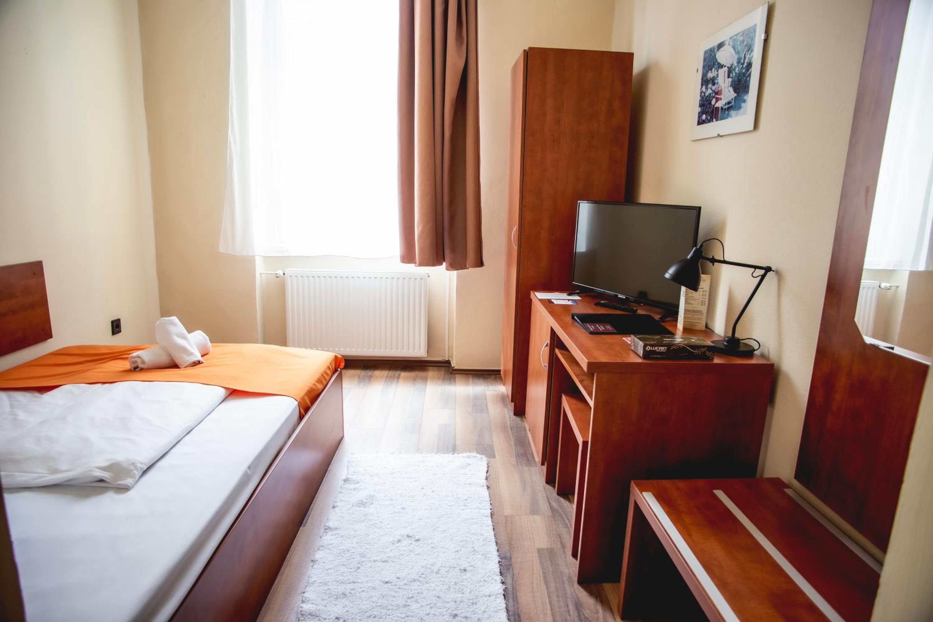Standard Double Room - Photo 5