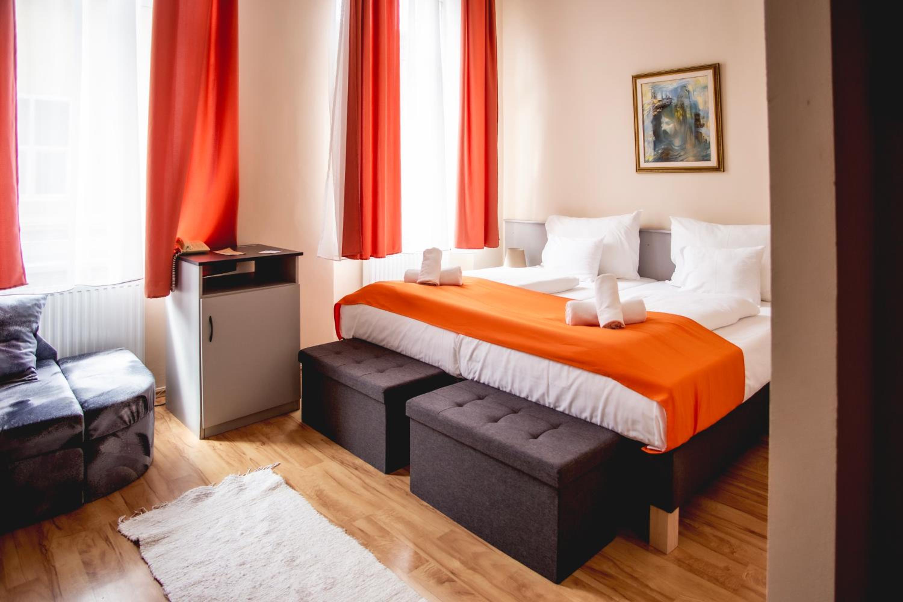 Standard Double Room - Photo 7