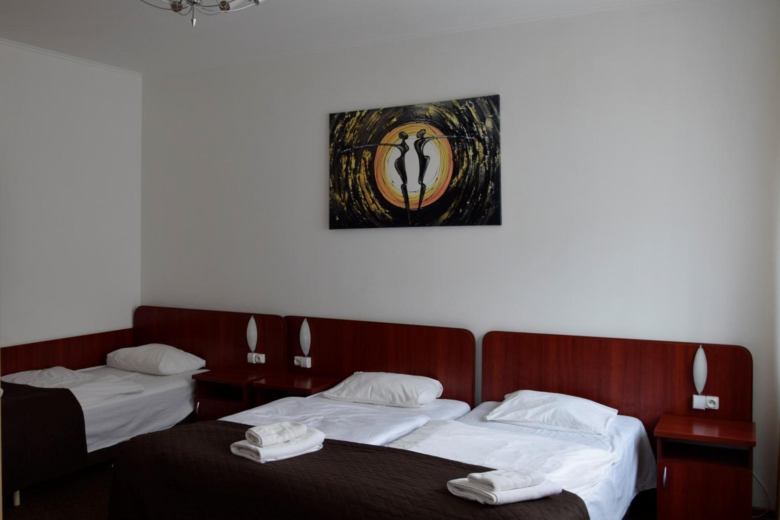 Standard Triple Room - Photo 9