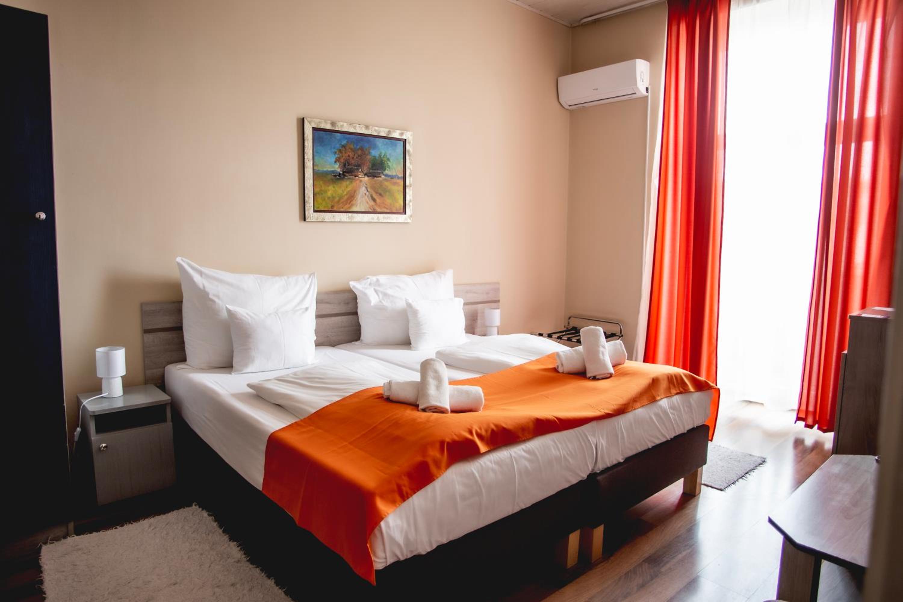 Deluxe Double or Twin Room - Photo 3