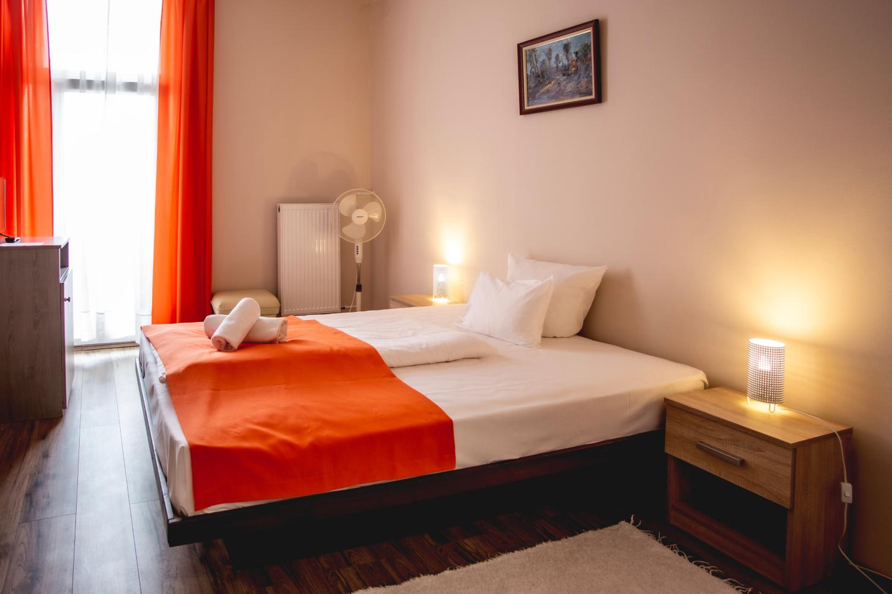 Deluxe Double or Twin Room - Photo 5
