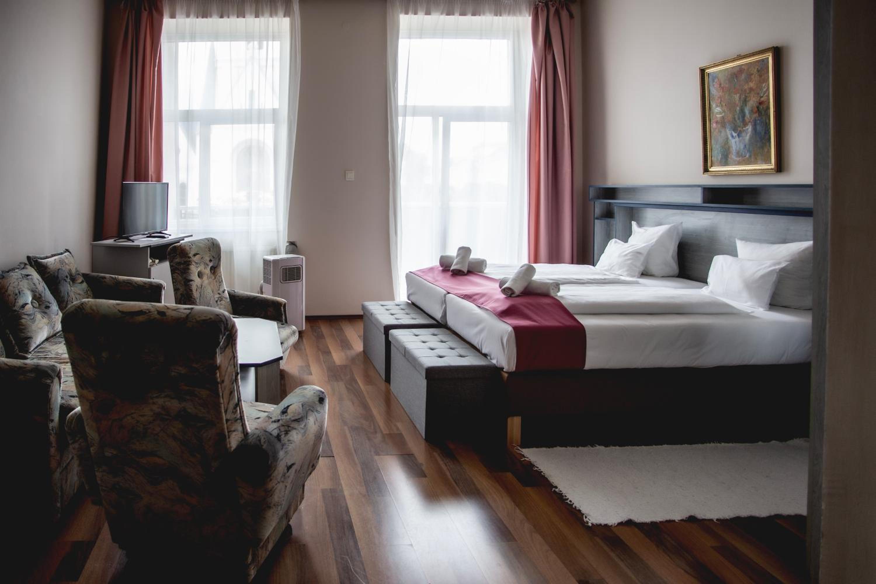 Deluxe Double or Twin Room - Photo 7