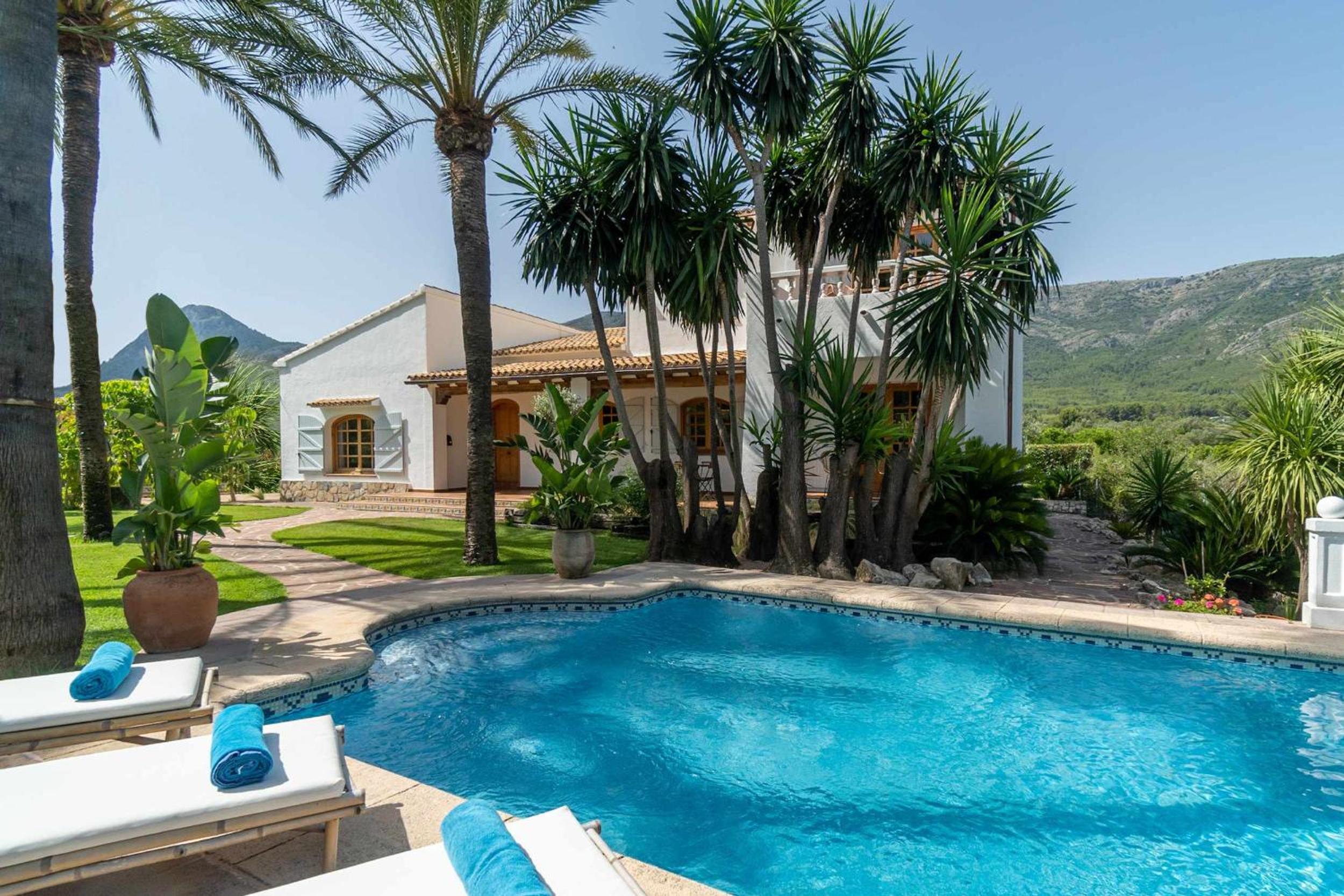 Villa photo 2