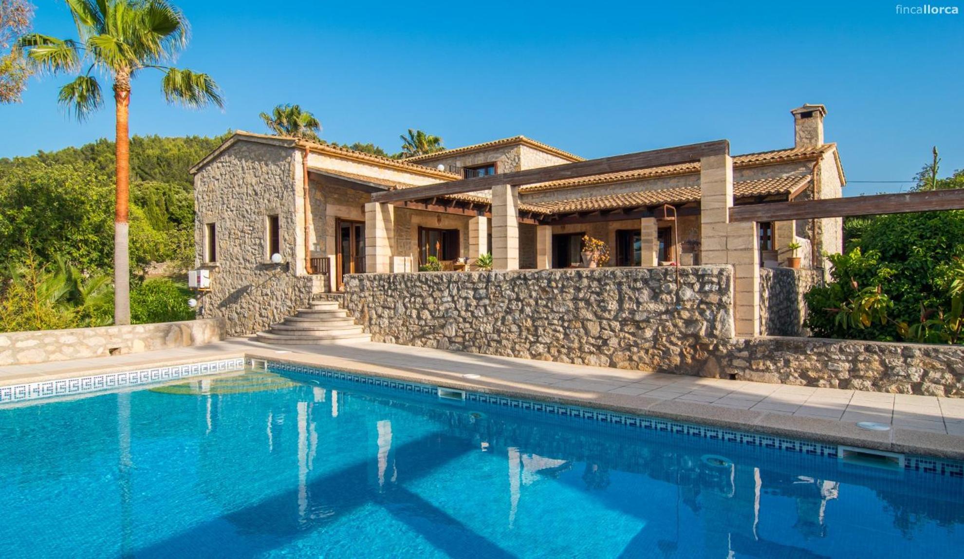 Villa photo 2