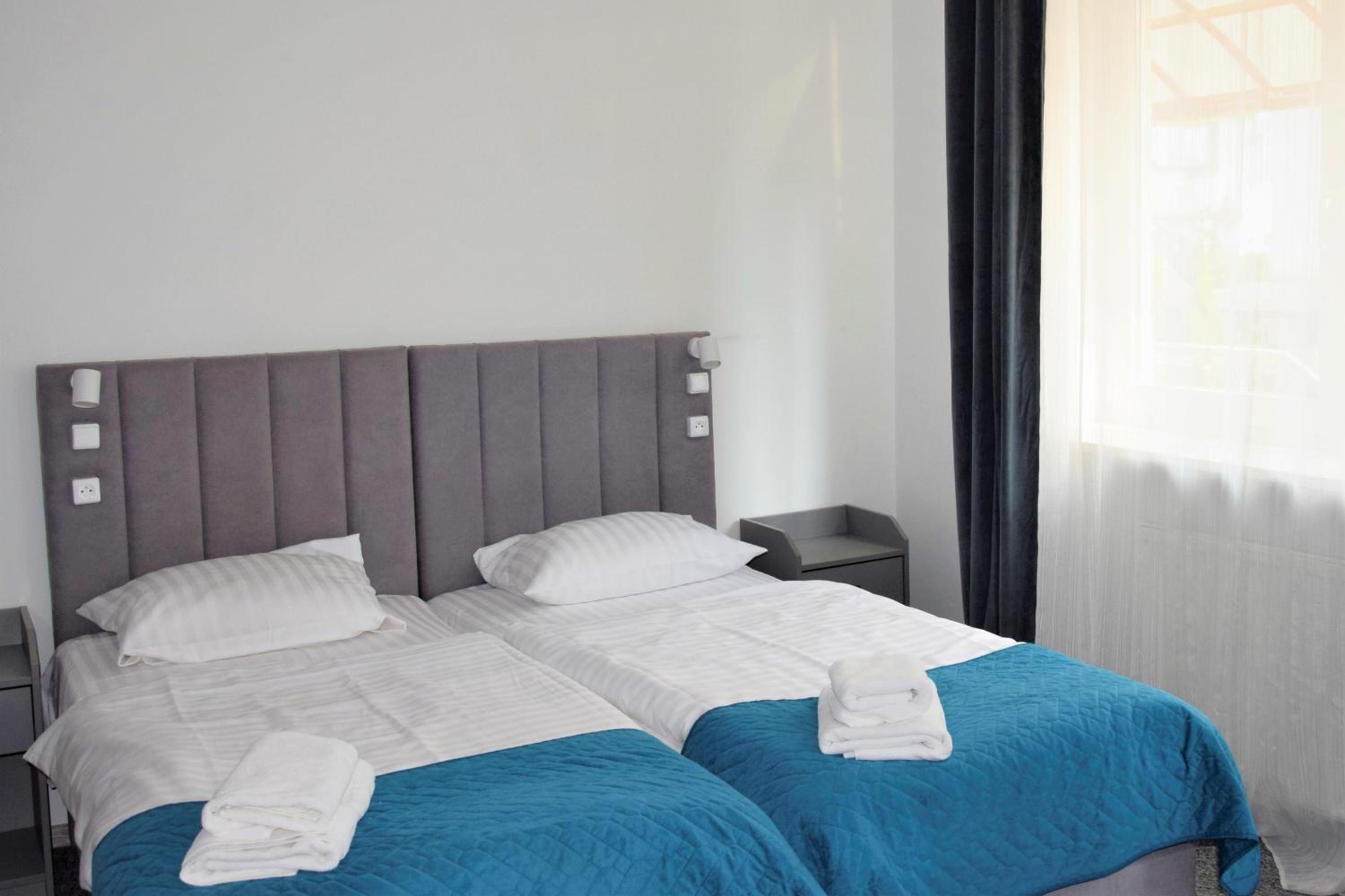 Deluxe Double Room - Photo 9