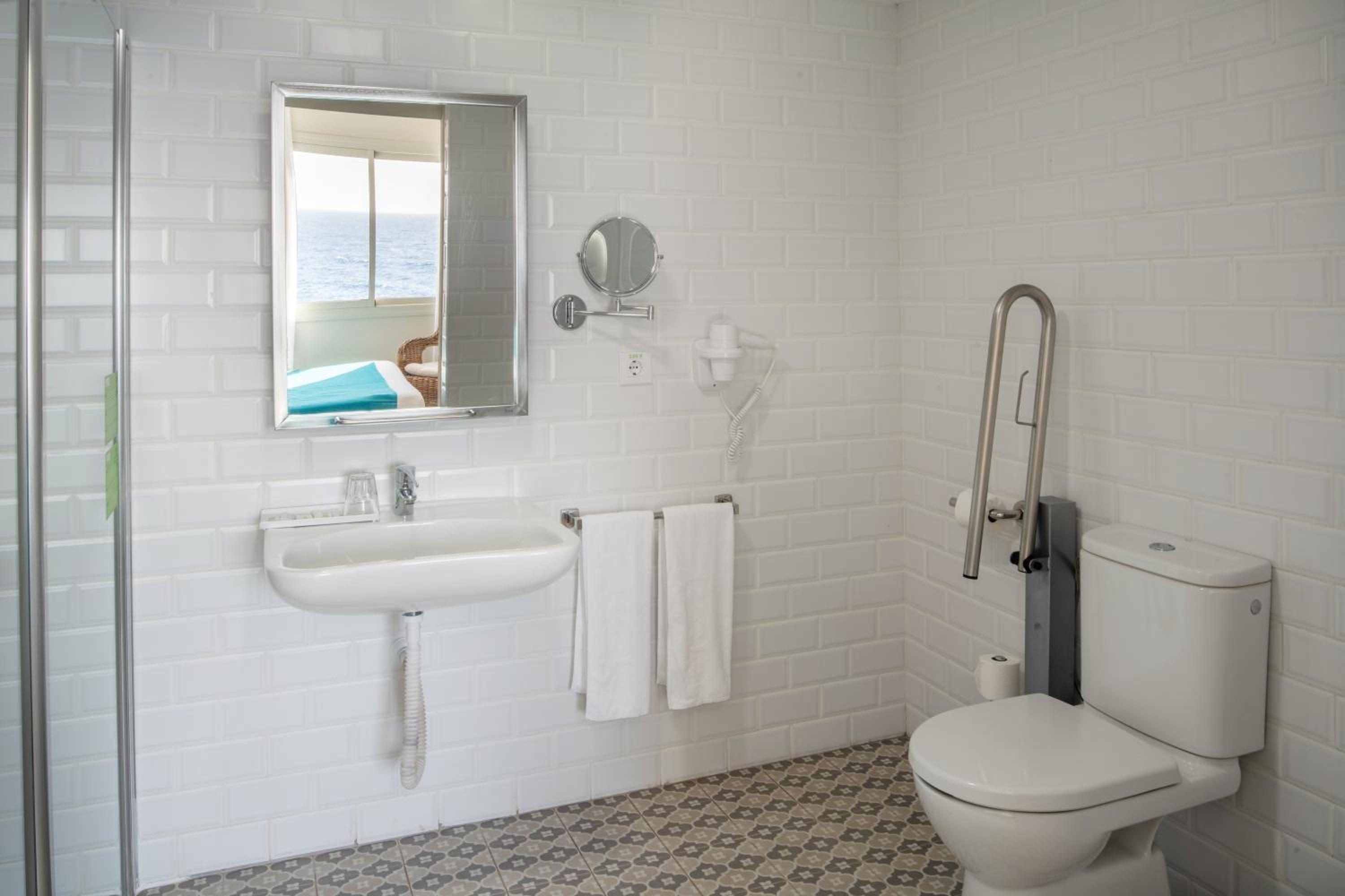 Double Room - Disability Access photo 3