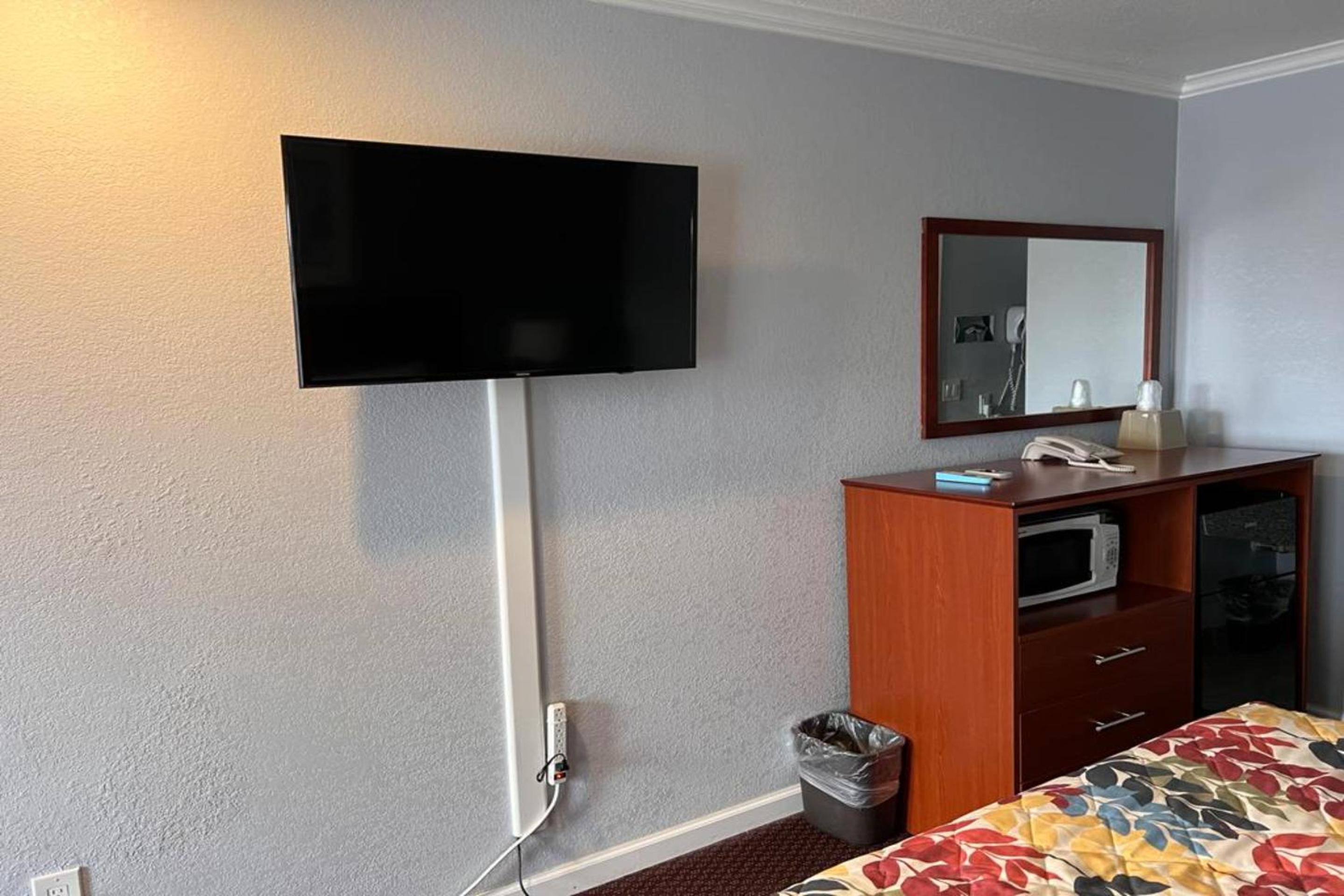 King Bed	 - Photo 2