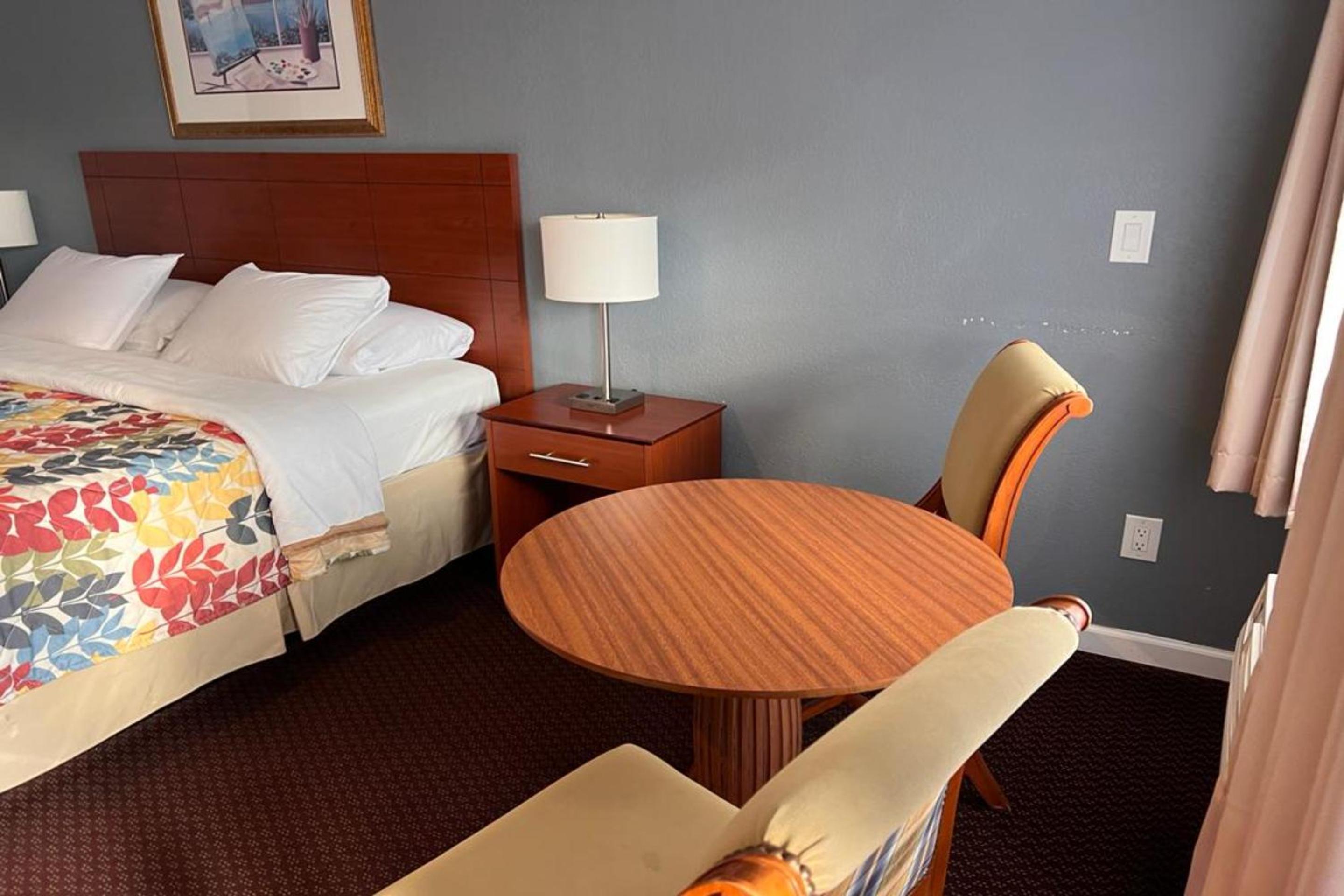 King Bed	 - Photo 6