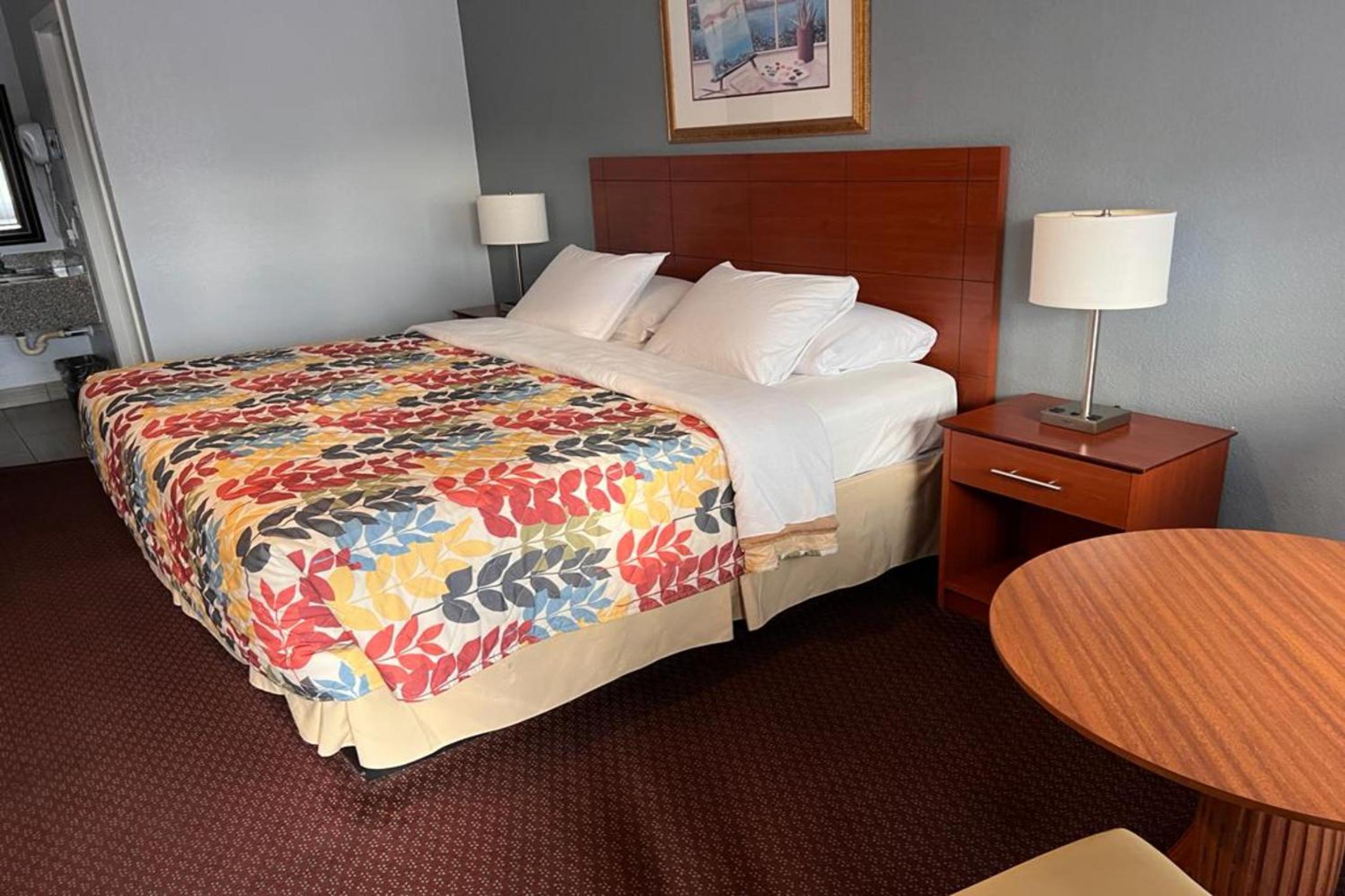 King Bed	 - Photo 1