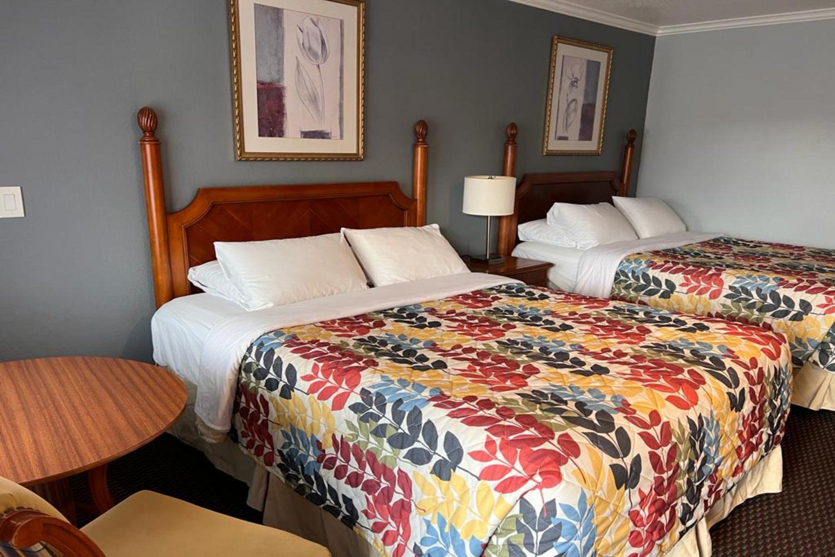 2 Queen Bed	 - Photo 1