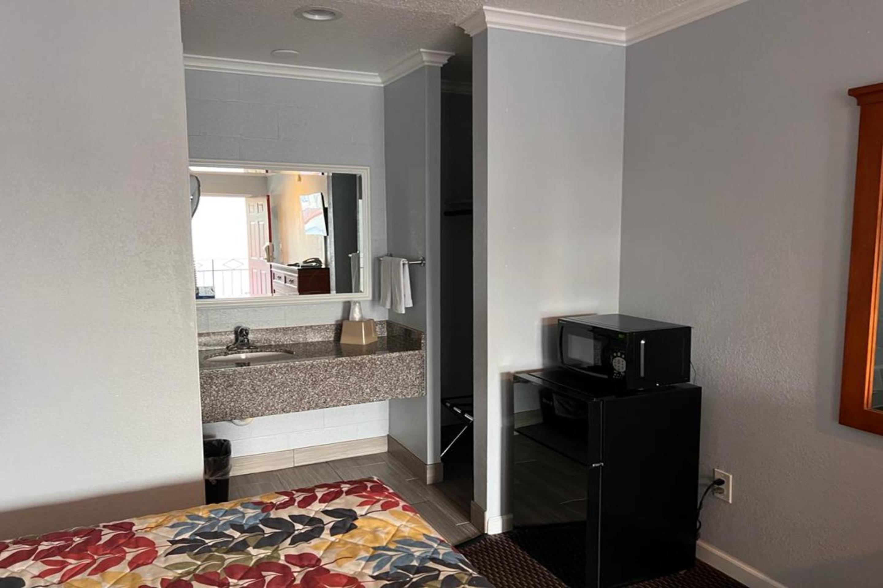 2 Queen Bed	 - Photo 8