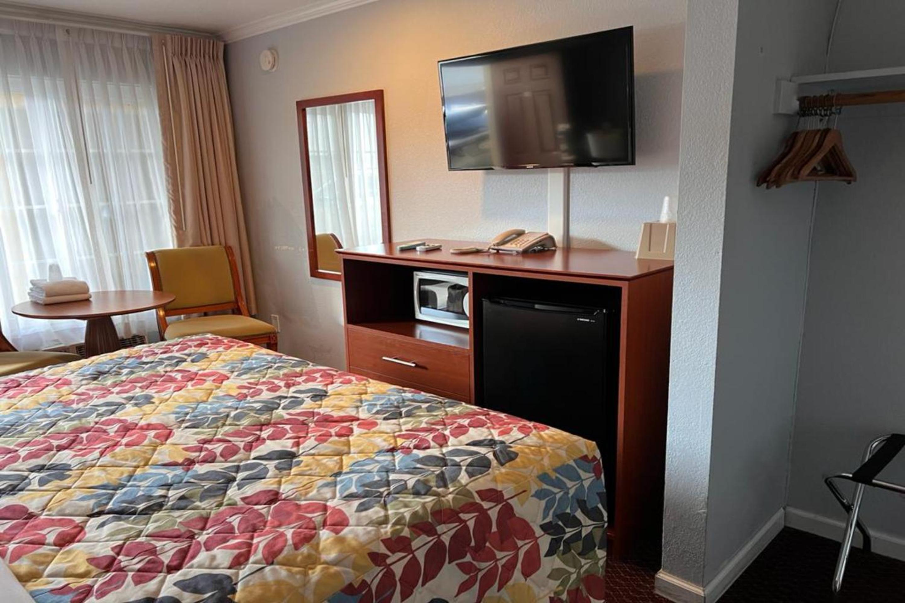 1 King Bed & 1 Full Bed - Photo 3