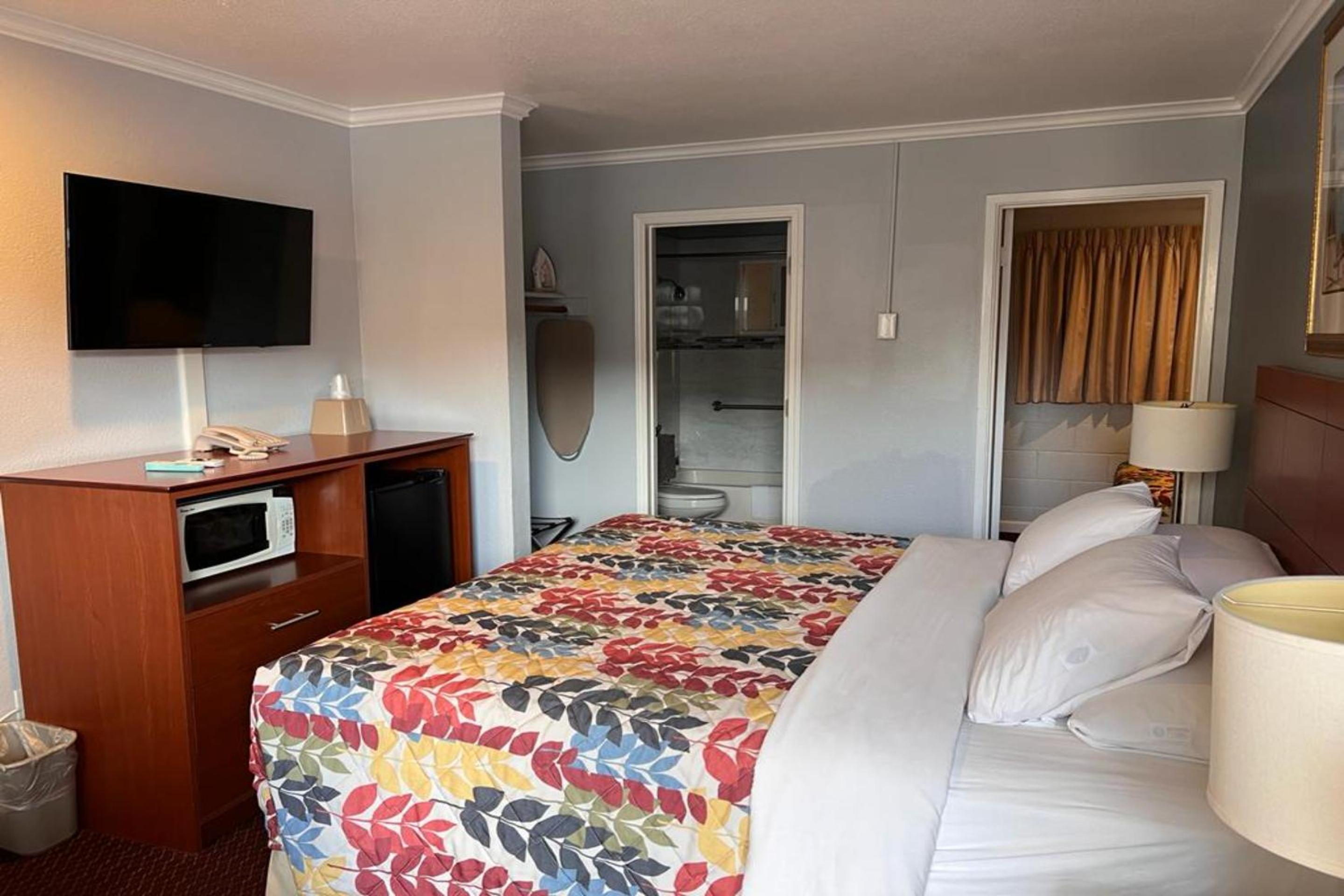 1 King Bed & 1 Full Bed - Photo 2