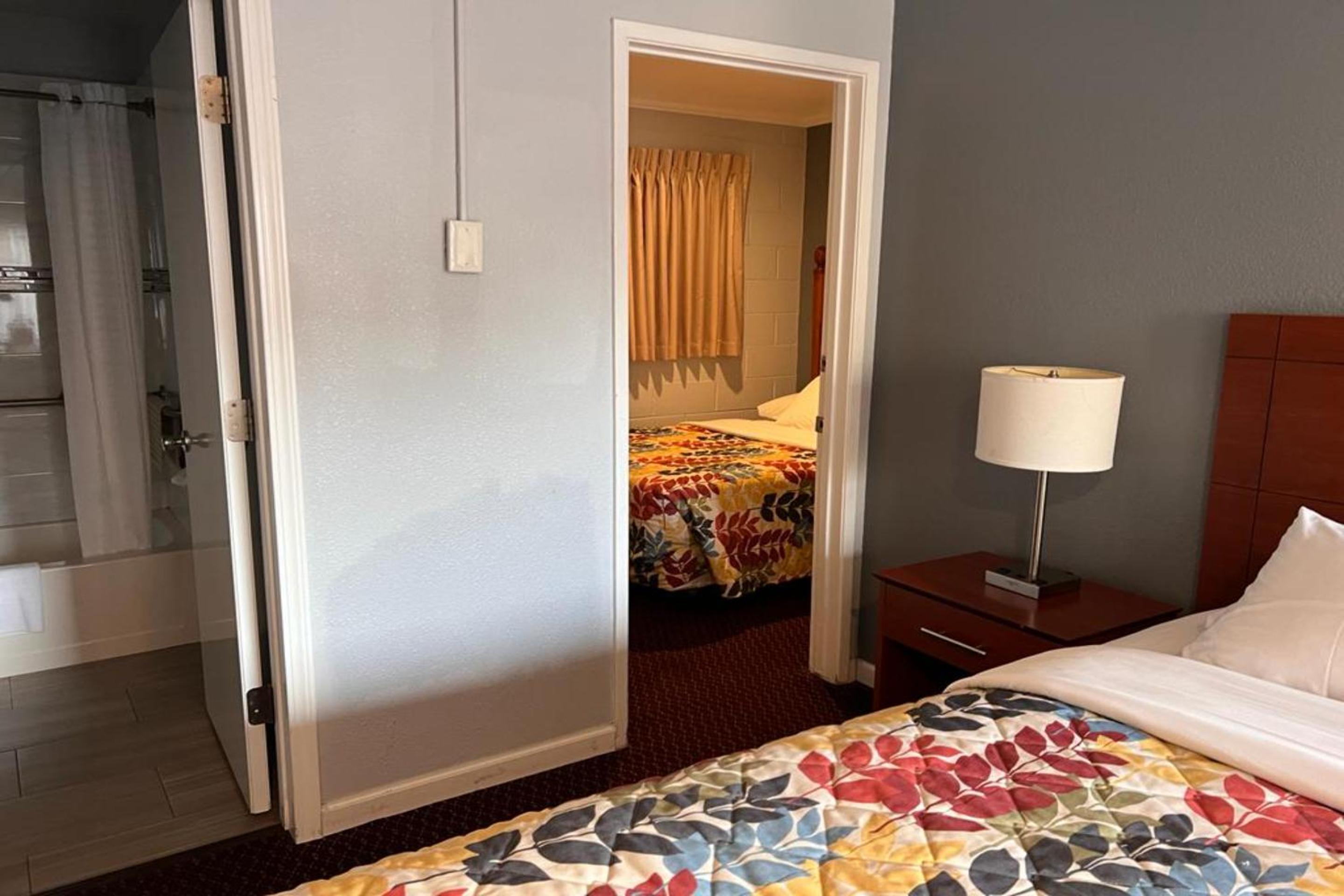 1 King Bed & 1 Full Bed - Photo 4