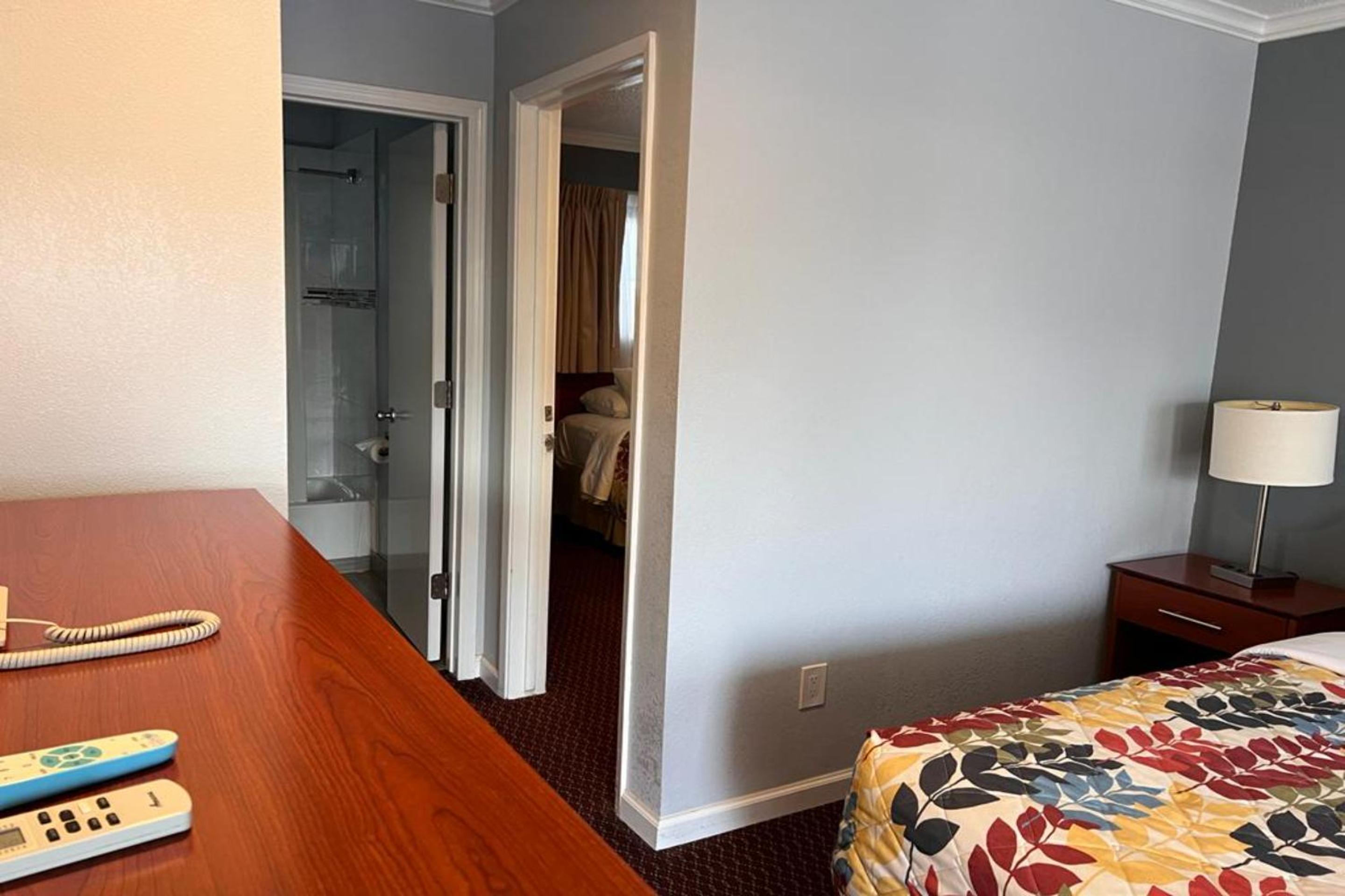 Family Double Room - Photo 7