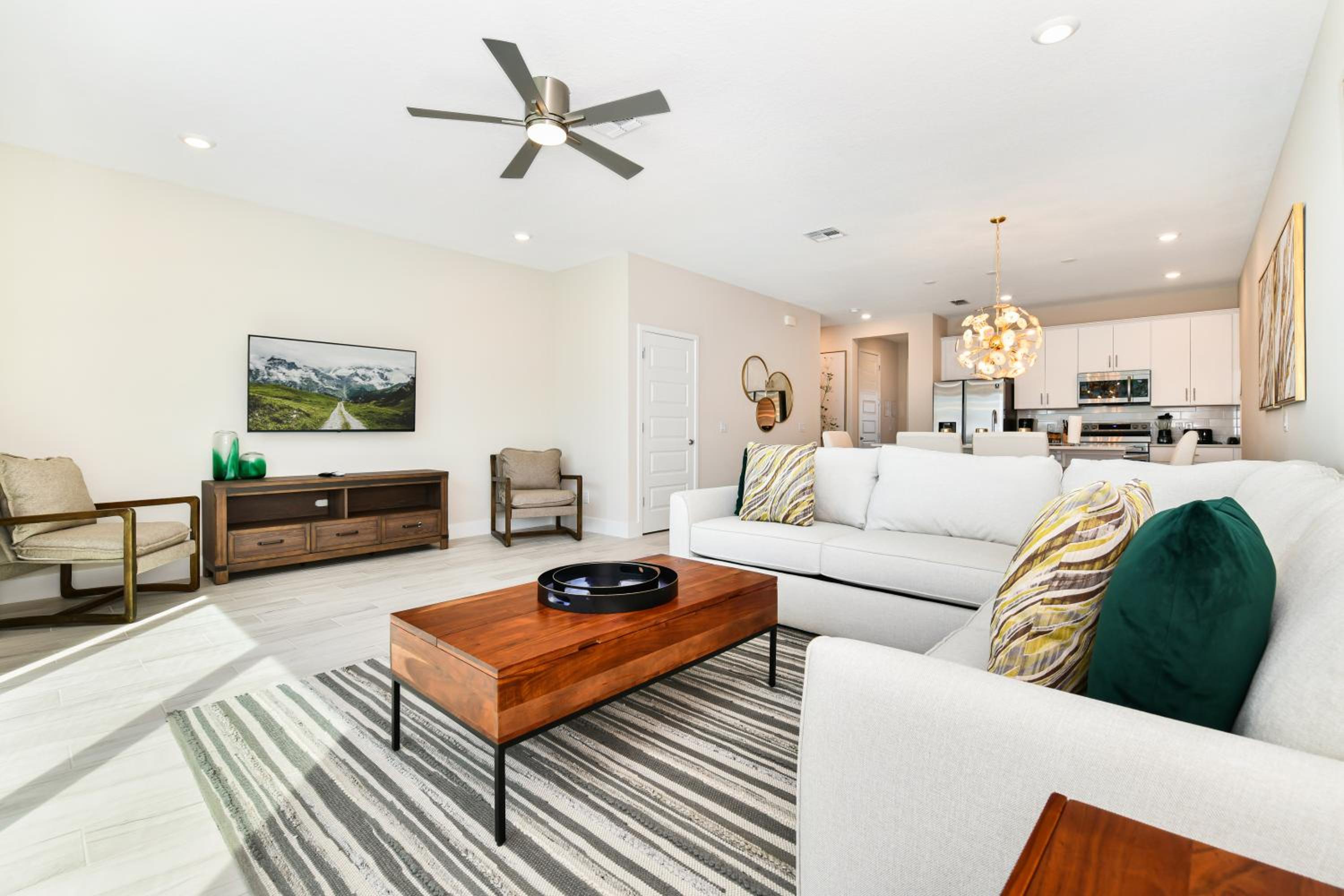 3 Bedroom Luxury Townhome w/Patio - Photo 3