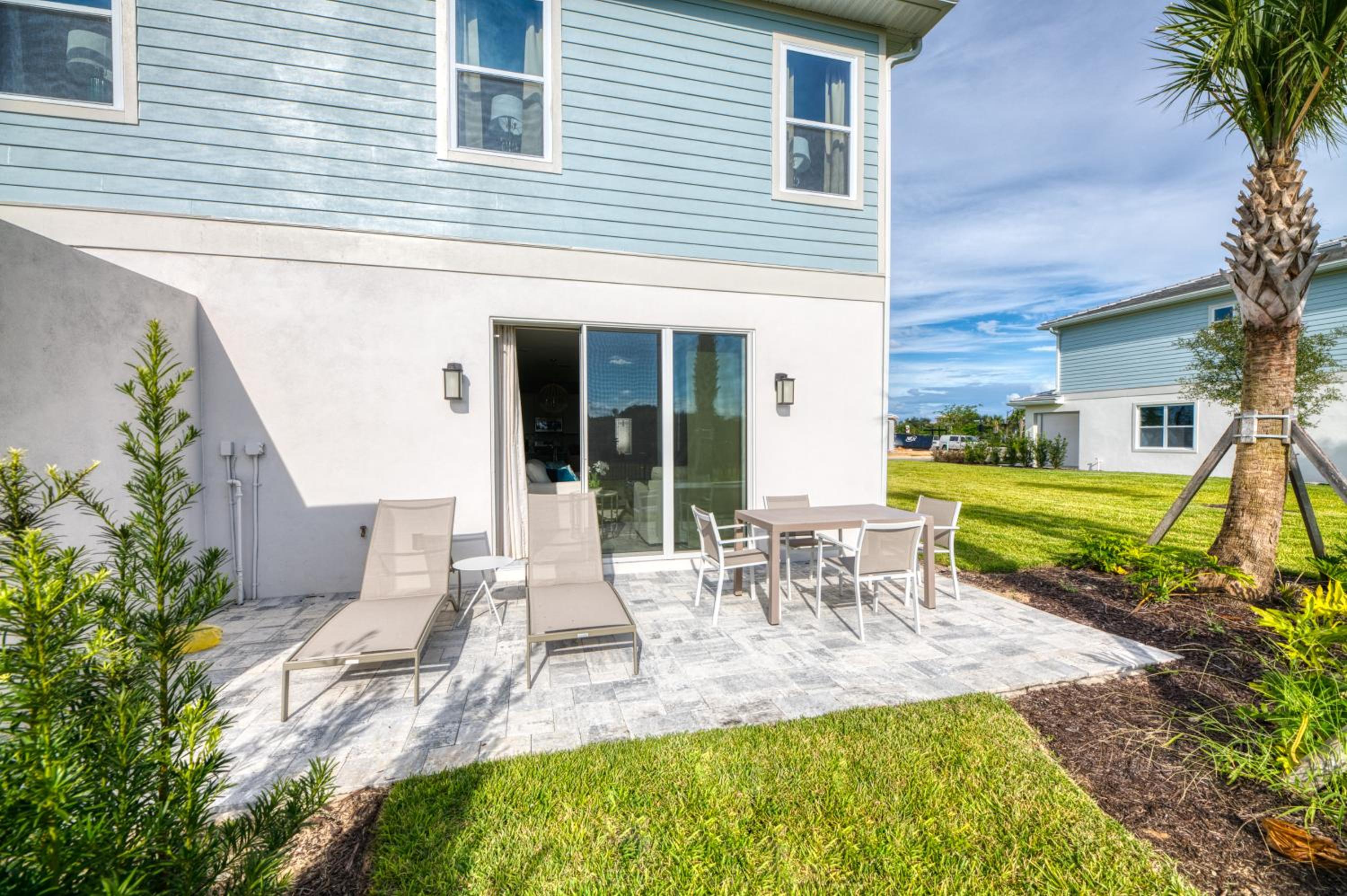 3 Bedroom Luxury Townhome w/Patio - Photo 11