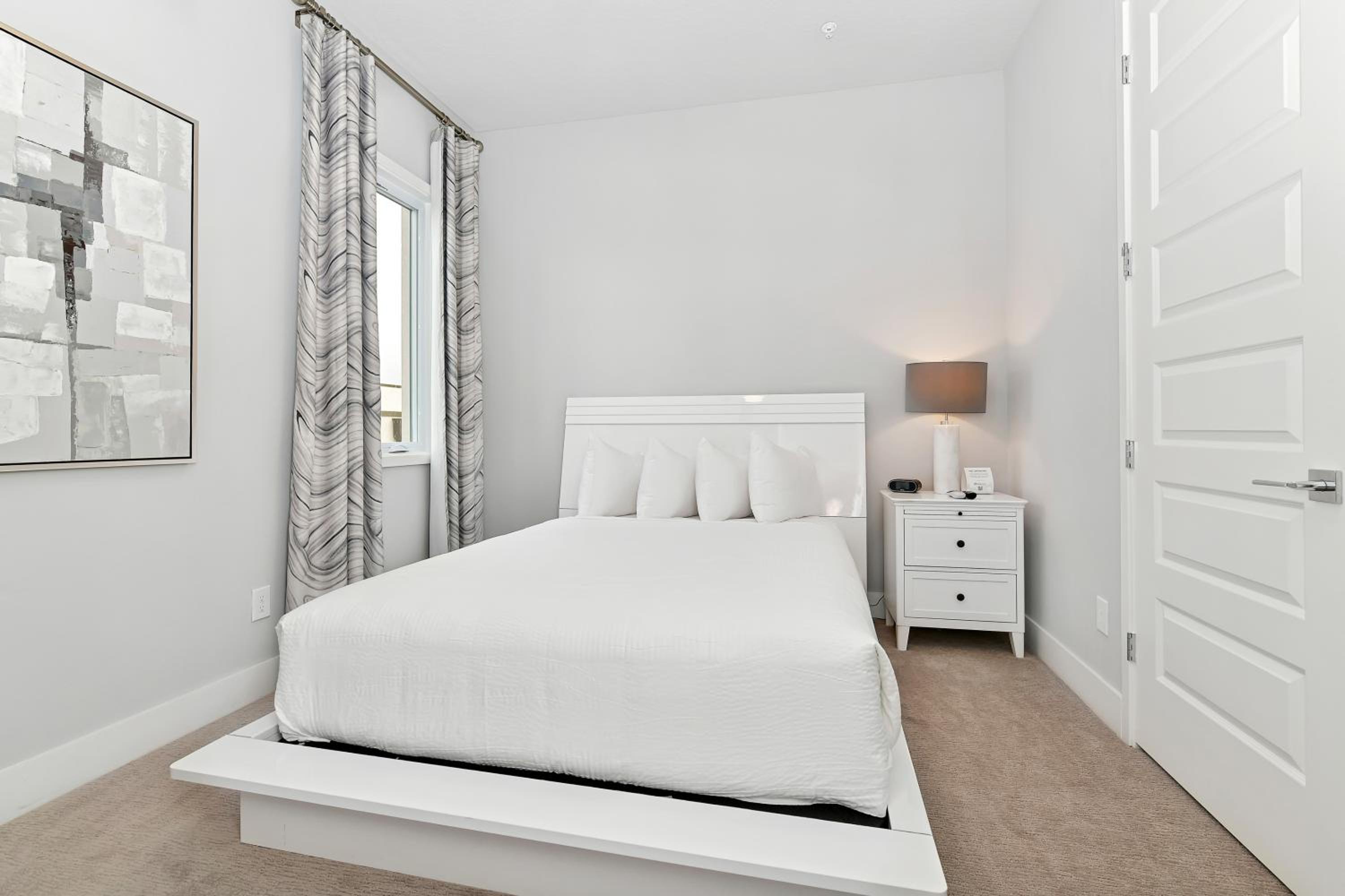 4 Bedroom Luxury Two Story Condo w/Balcony - Photo 5