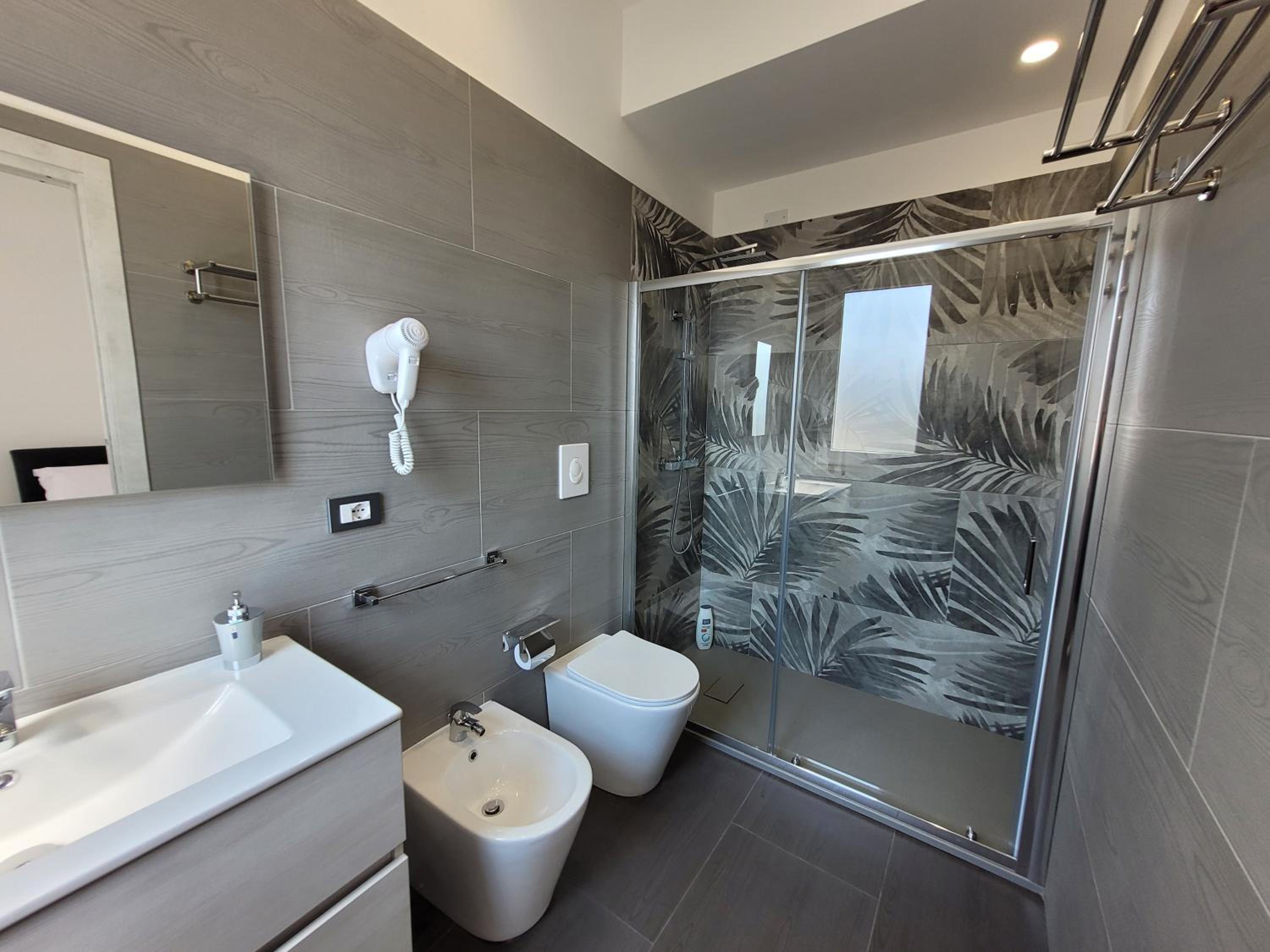Large Double Room photo 3