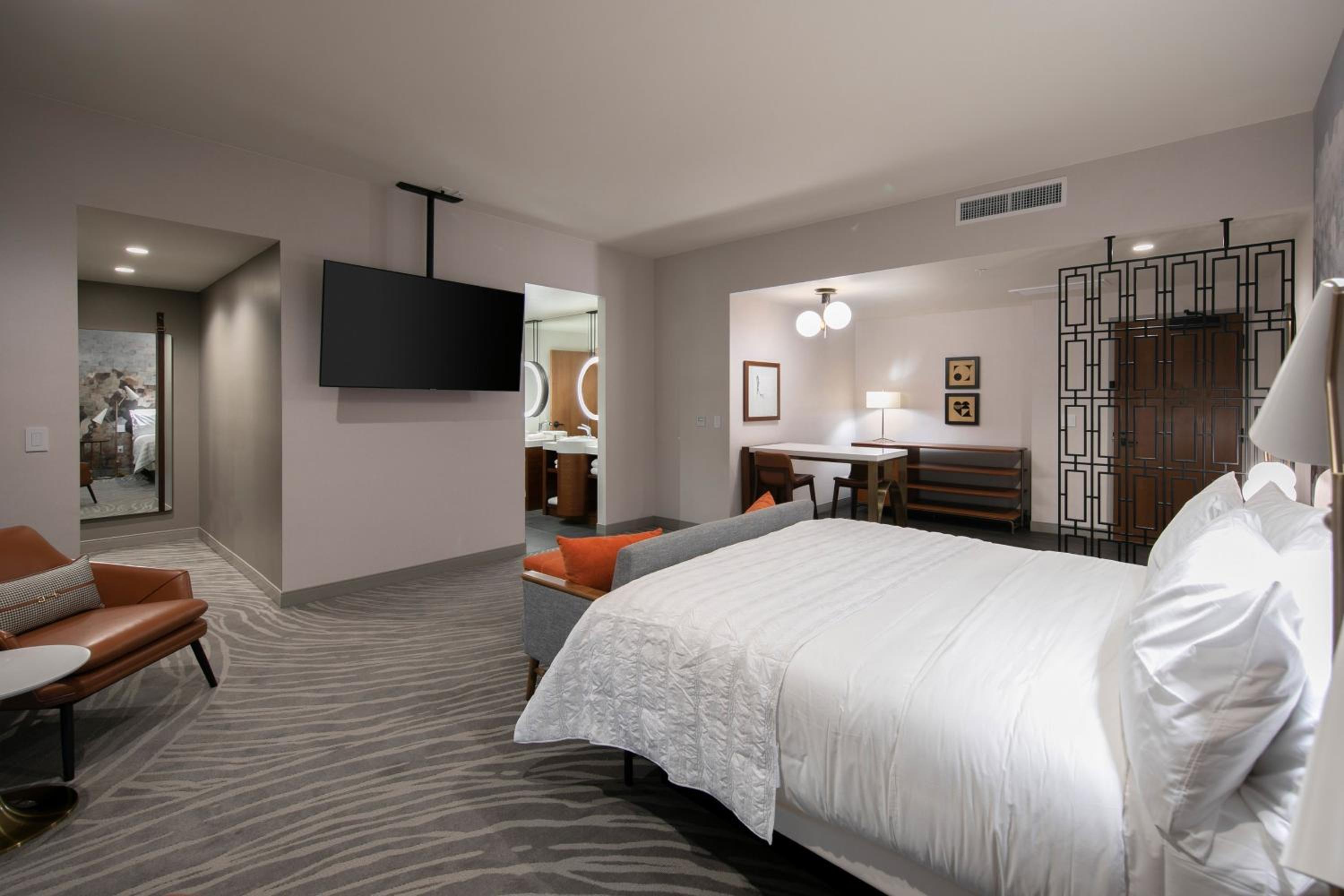 Executive Guest room with 1 King, Sofa bed - Photo 3