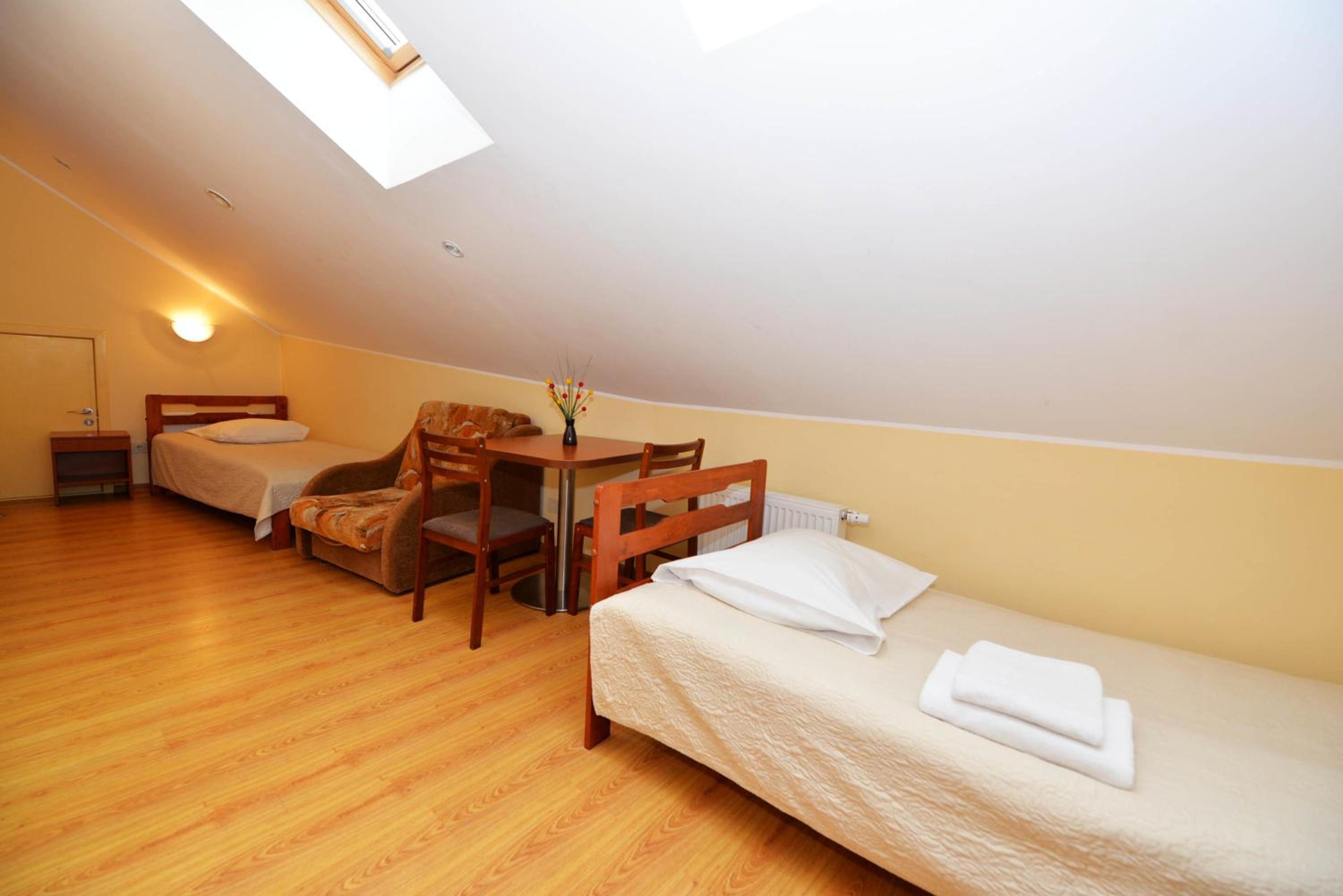 Twin Room with Private Bathroom photo 1
