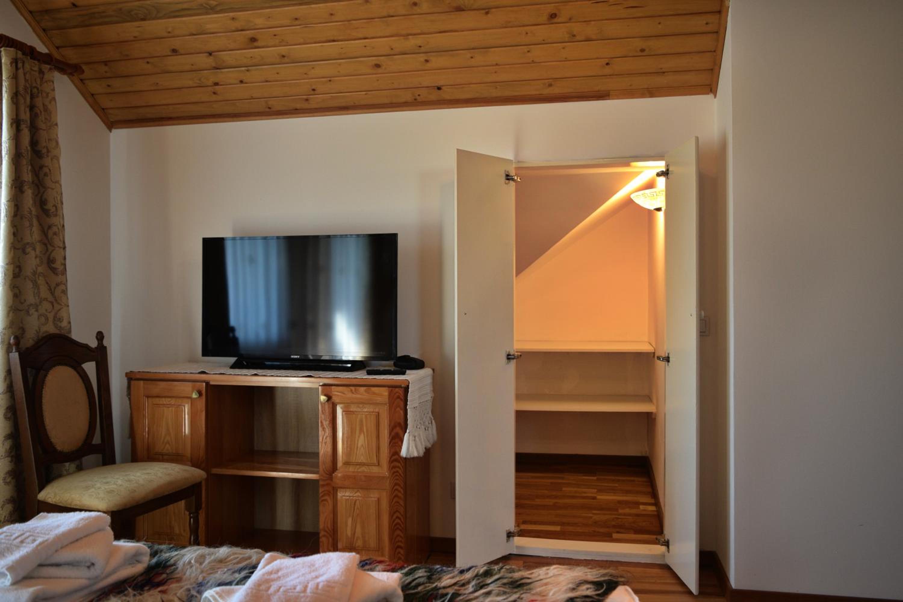 Double Room with Private Bathroom photo 1