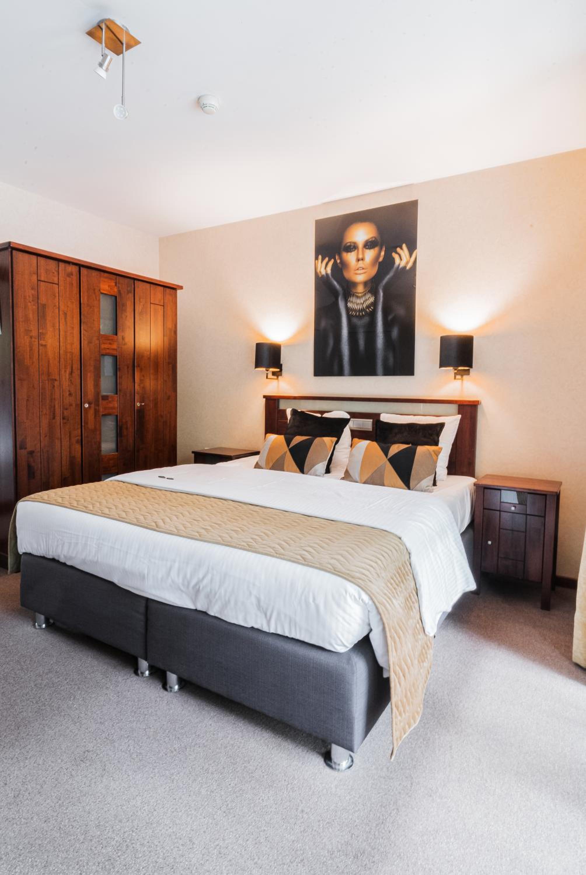 Comfort Queen Room with Balcony photo 2