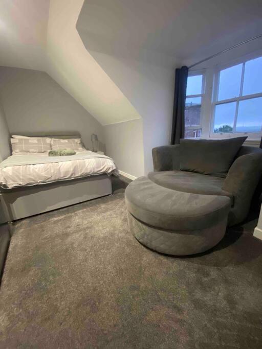 Three-Bedroom Apartment photo 3