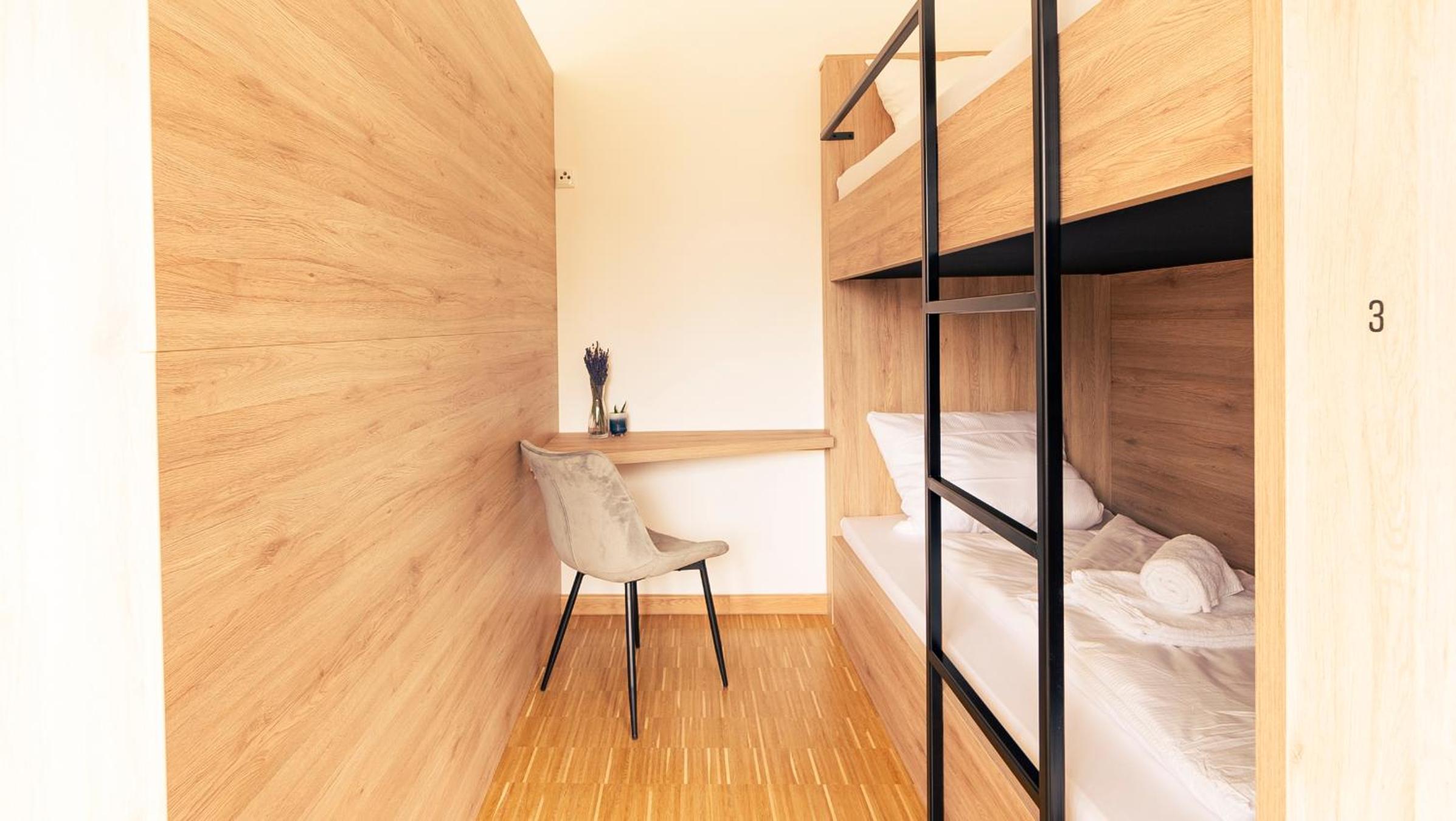 Bed in 6-Bed Mixed Dormitory Room photo 1