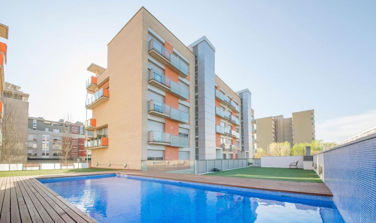 Apartment with Pool View  photo 2