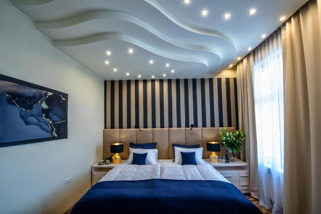 Double Room - Photo 7
