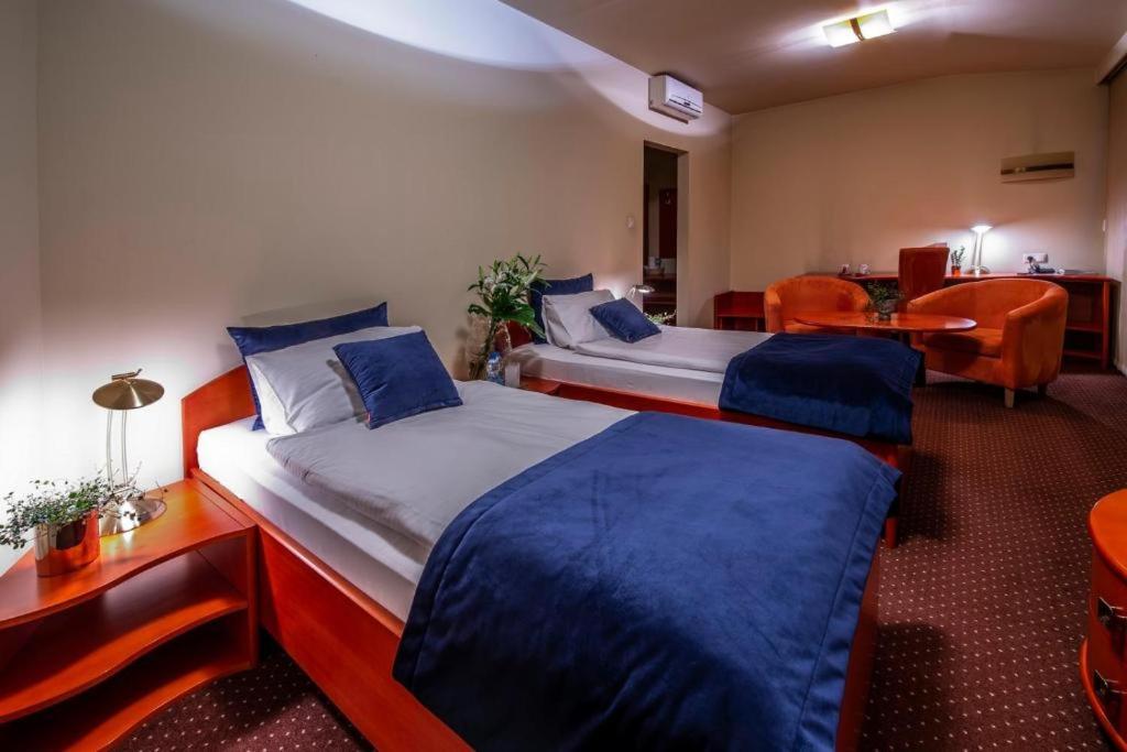 Twin Room - Photo 4
