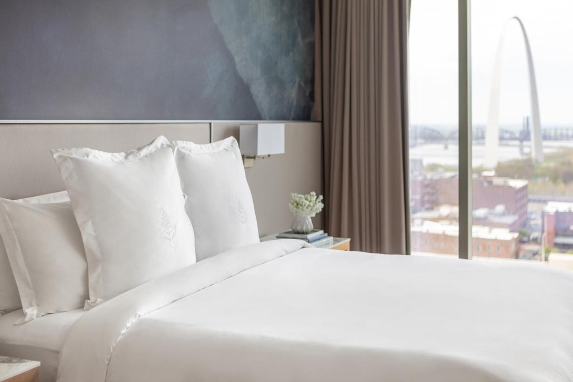 King Room with City View and Roll-In Shower - Disability Access - Photo 1