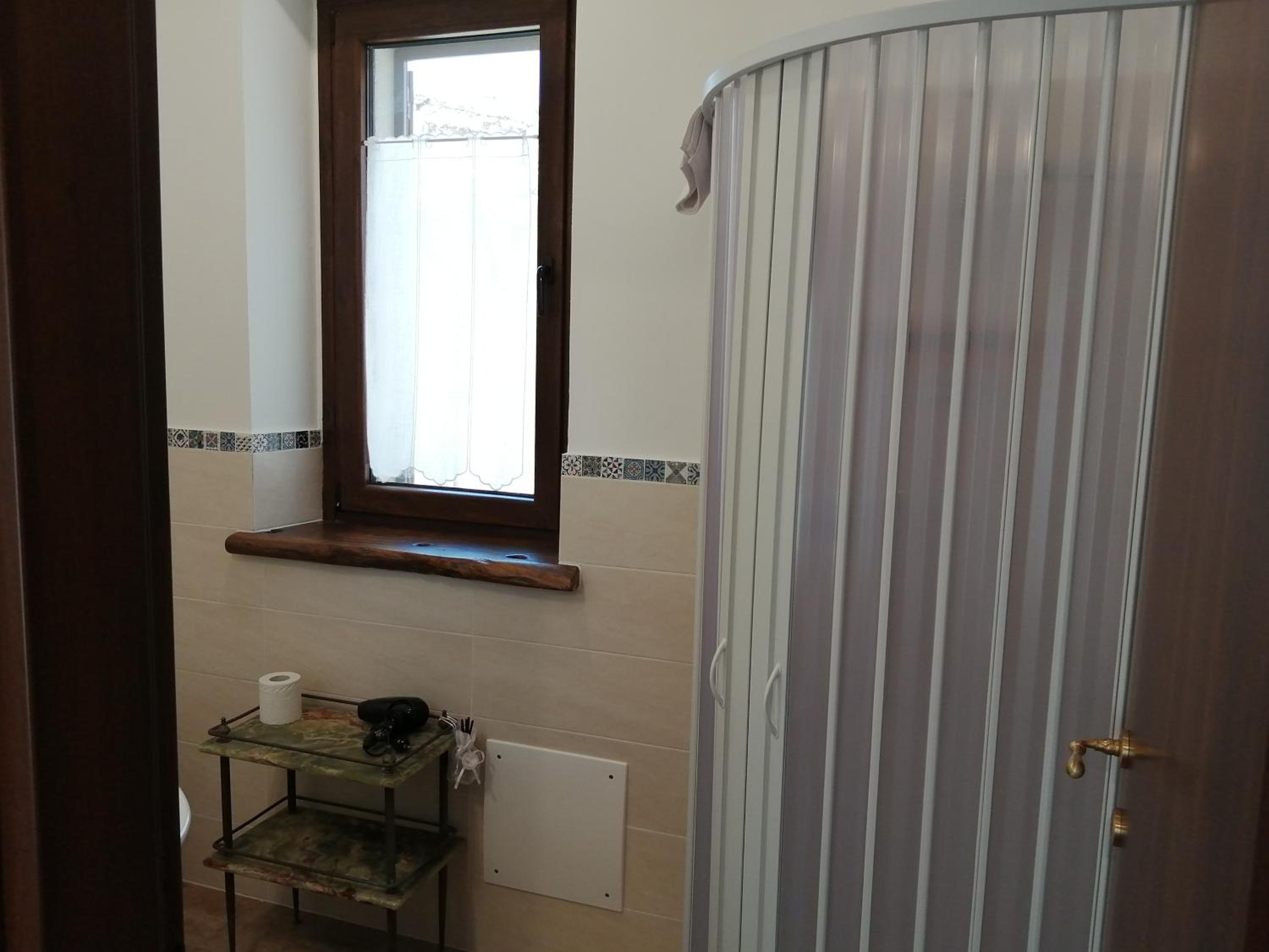 Quadruple Room with Private Bathroom photo 2