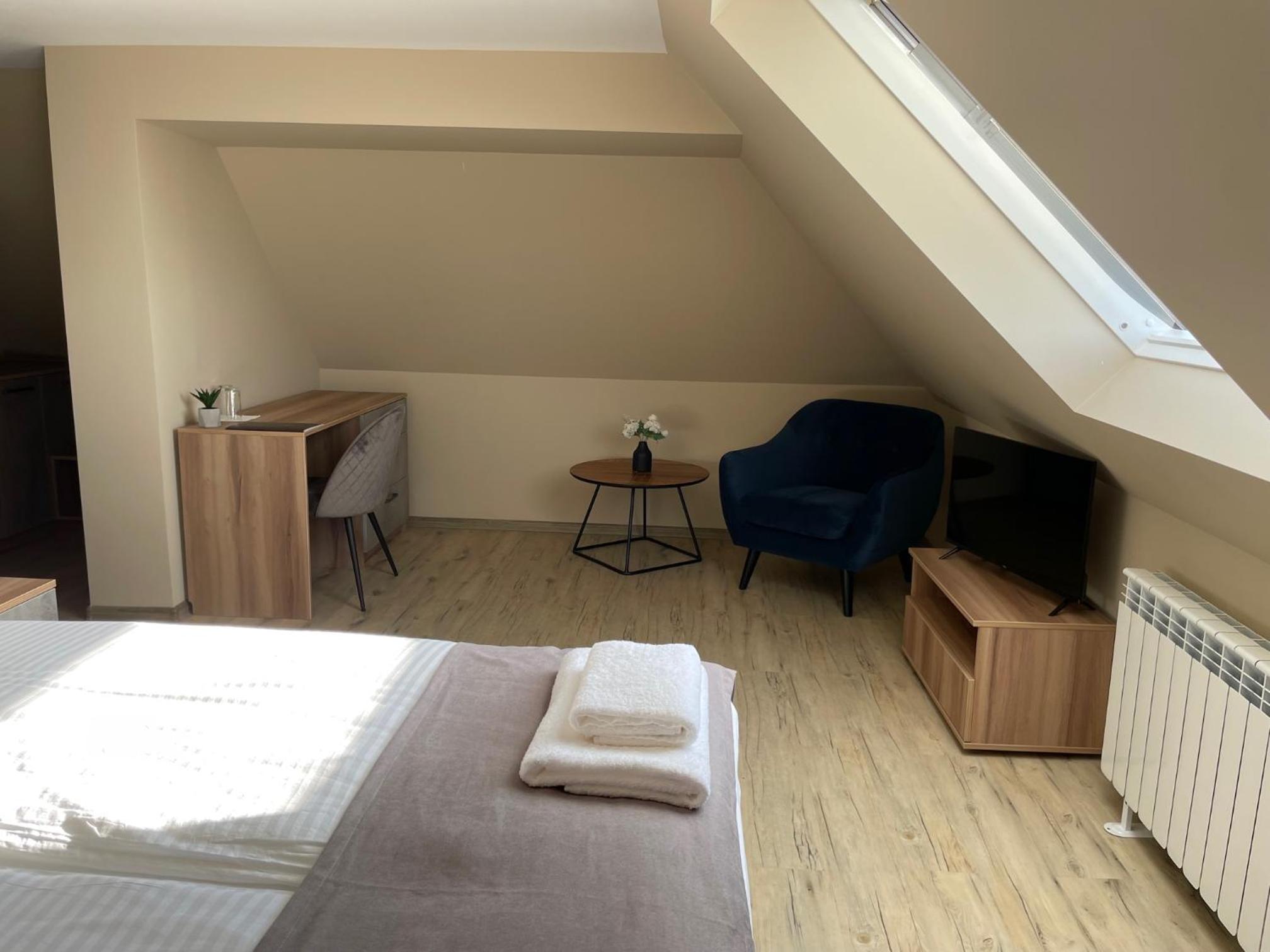 Deluxe Double Room with Bath photo 3