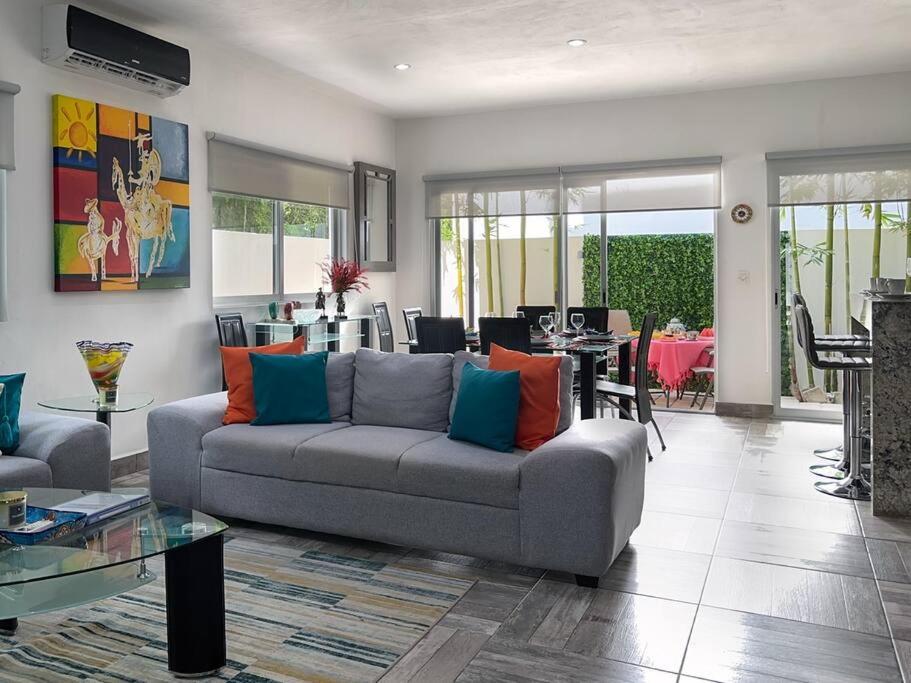 Five-Bedroom House photo 1