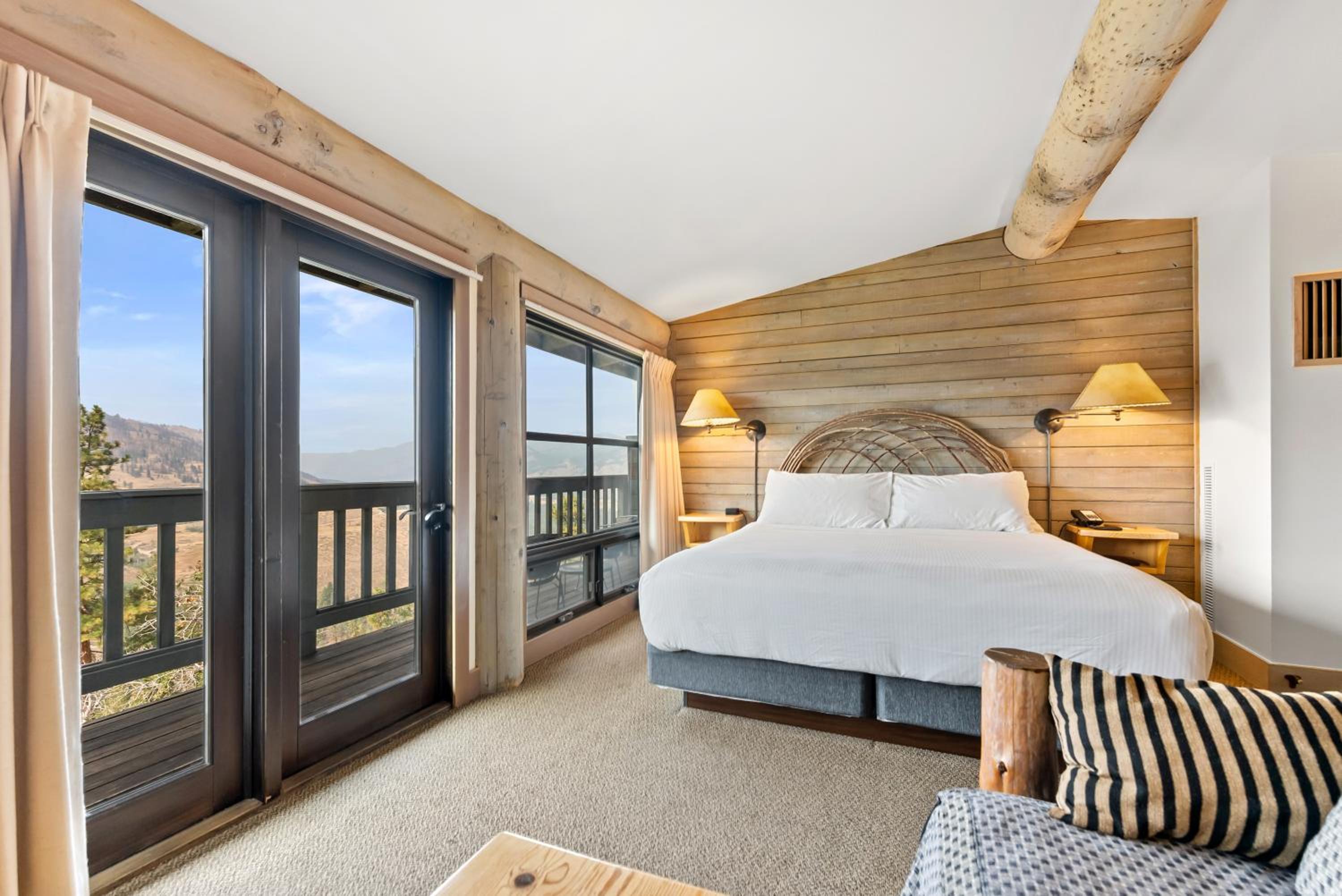 Gardner King Room w/ Balcony