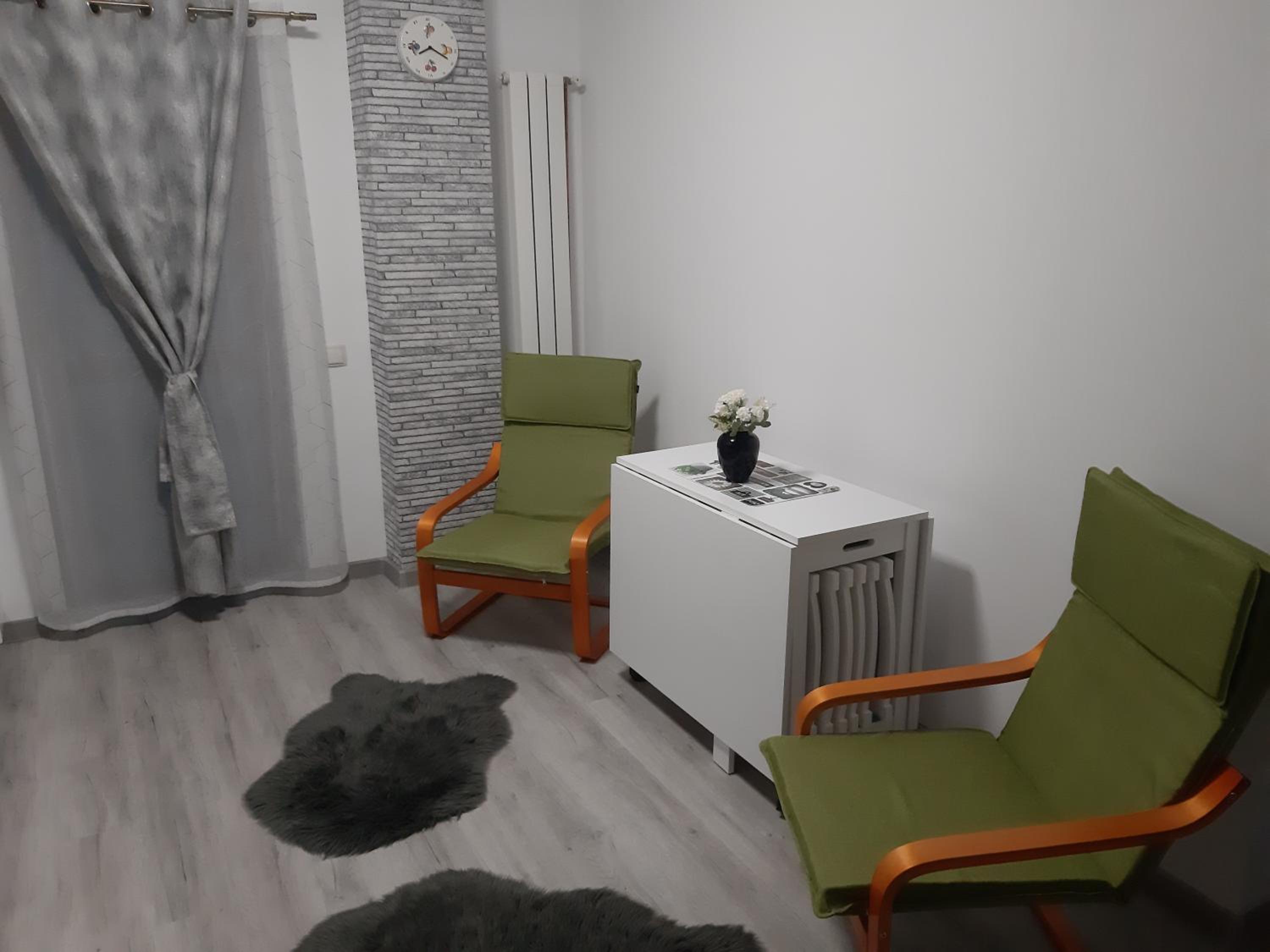 One-Bedroom Apartment photo 1