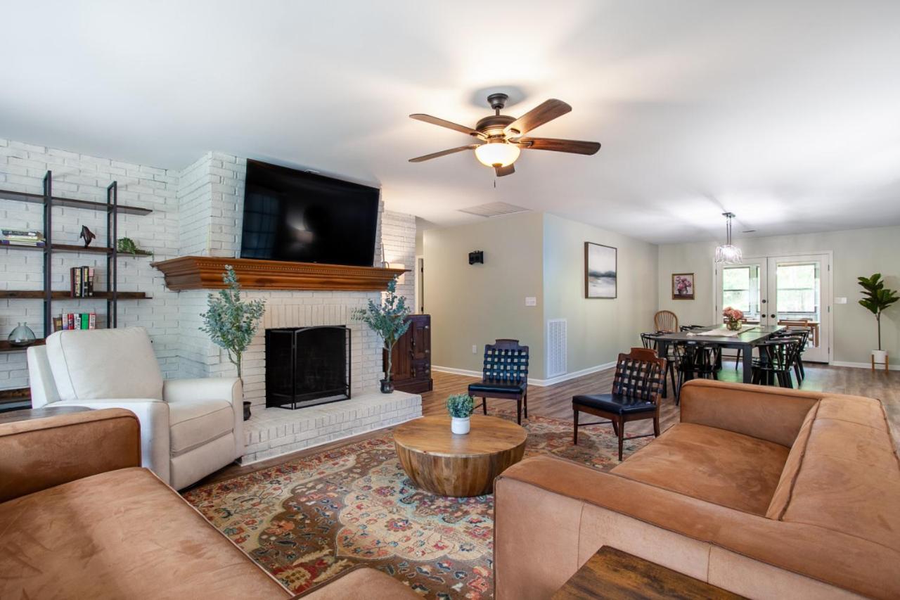 Five-Bedroom House photo 3