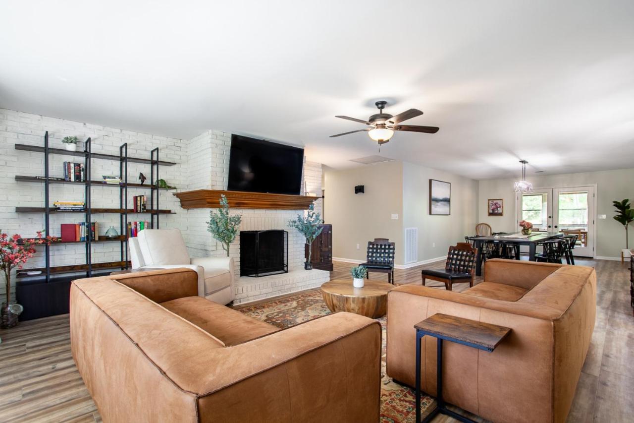 Five-Bedroom House photo 1