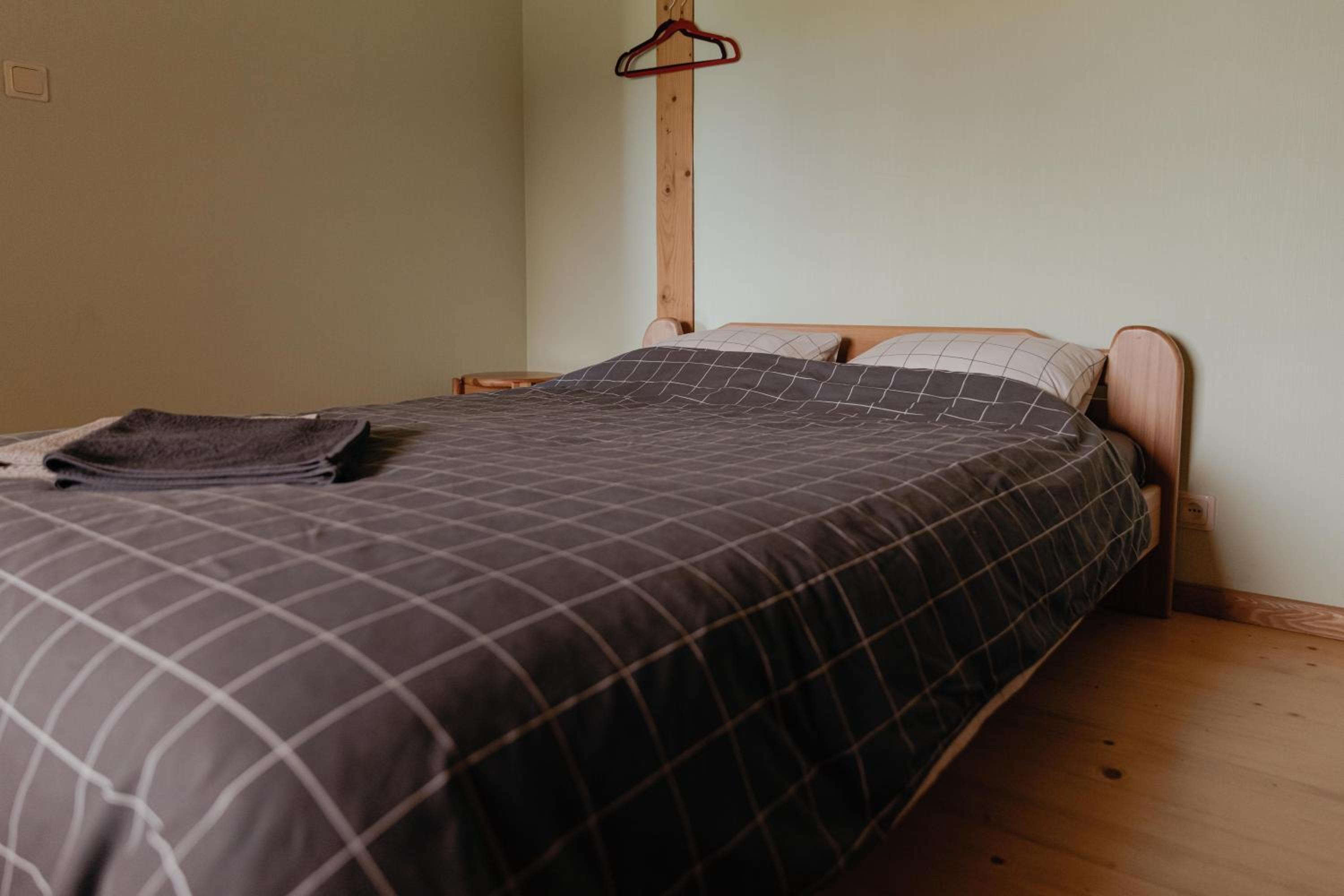 Six-Bedroom House photo 2